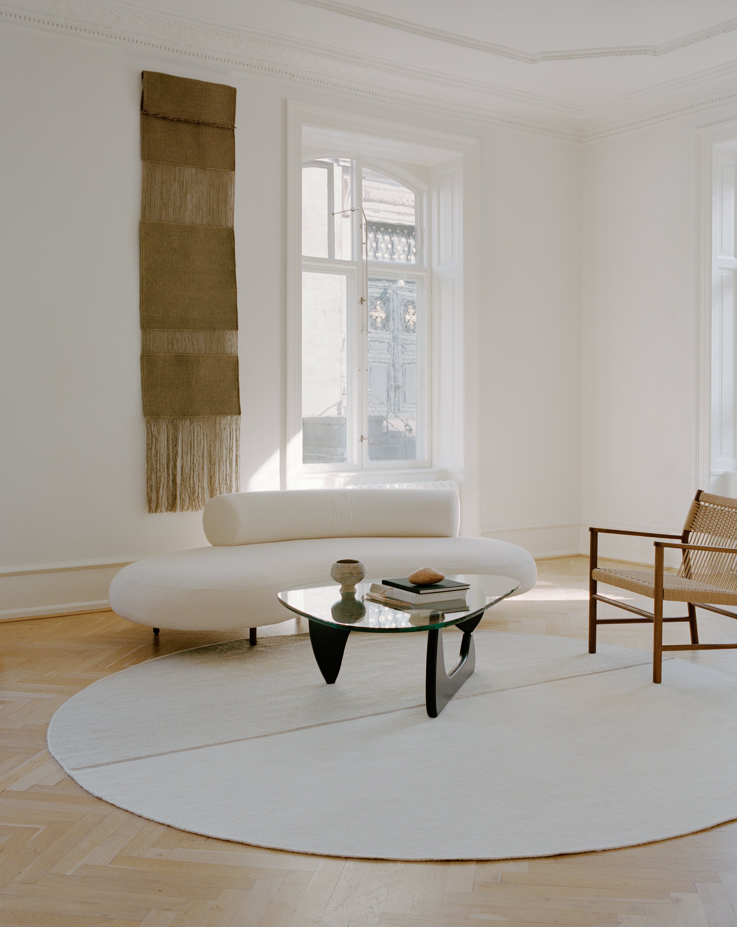 MAGNETIZE round rug beige