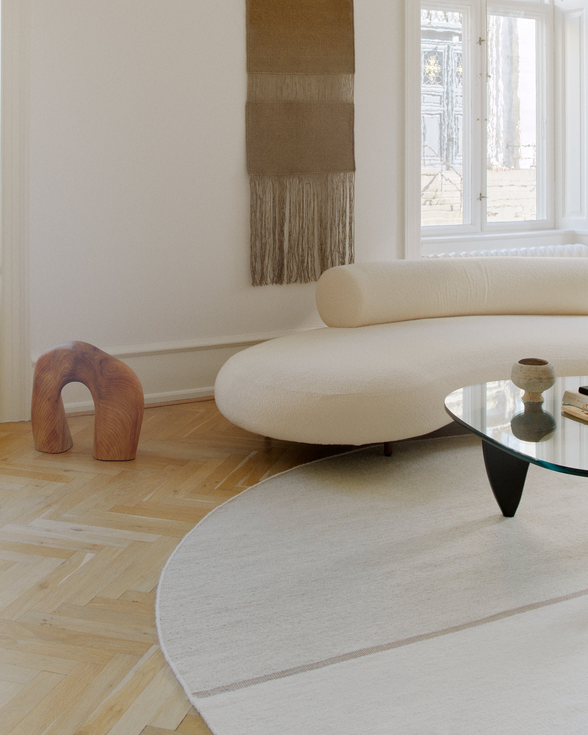 MAGNETIZE round rug beige