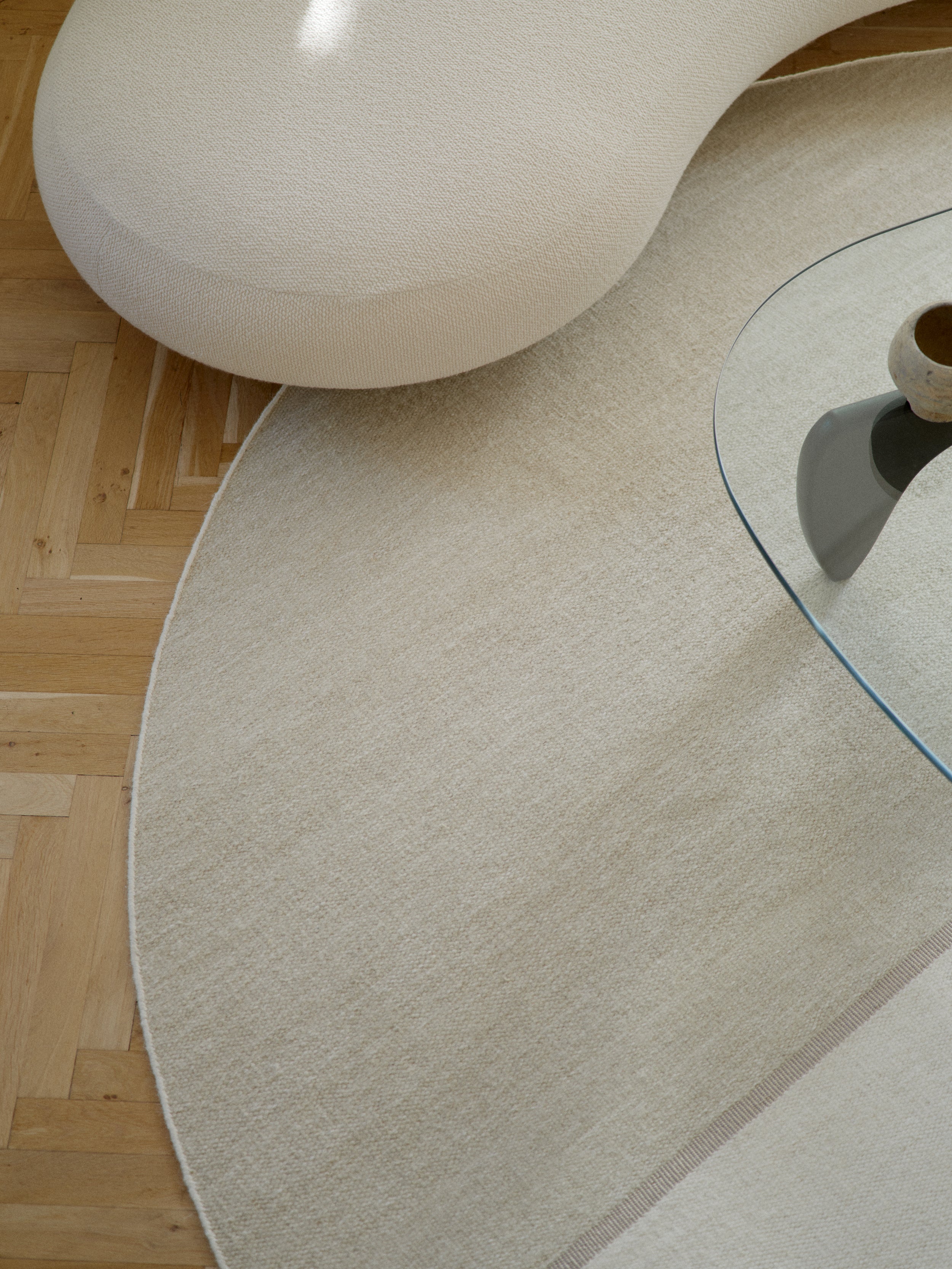 MAGNETIZE round rug beige