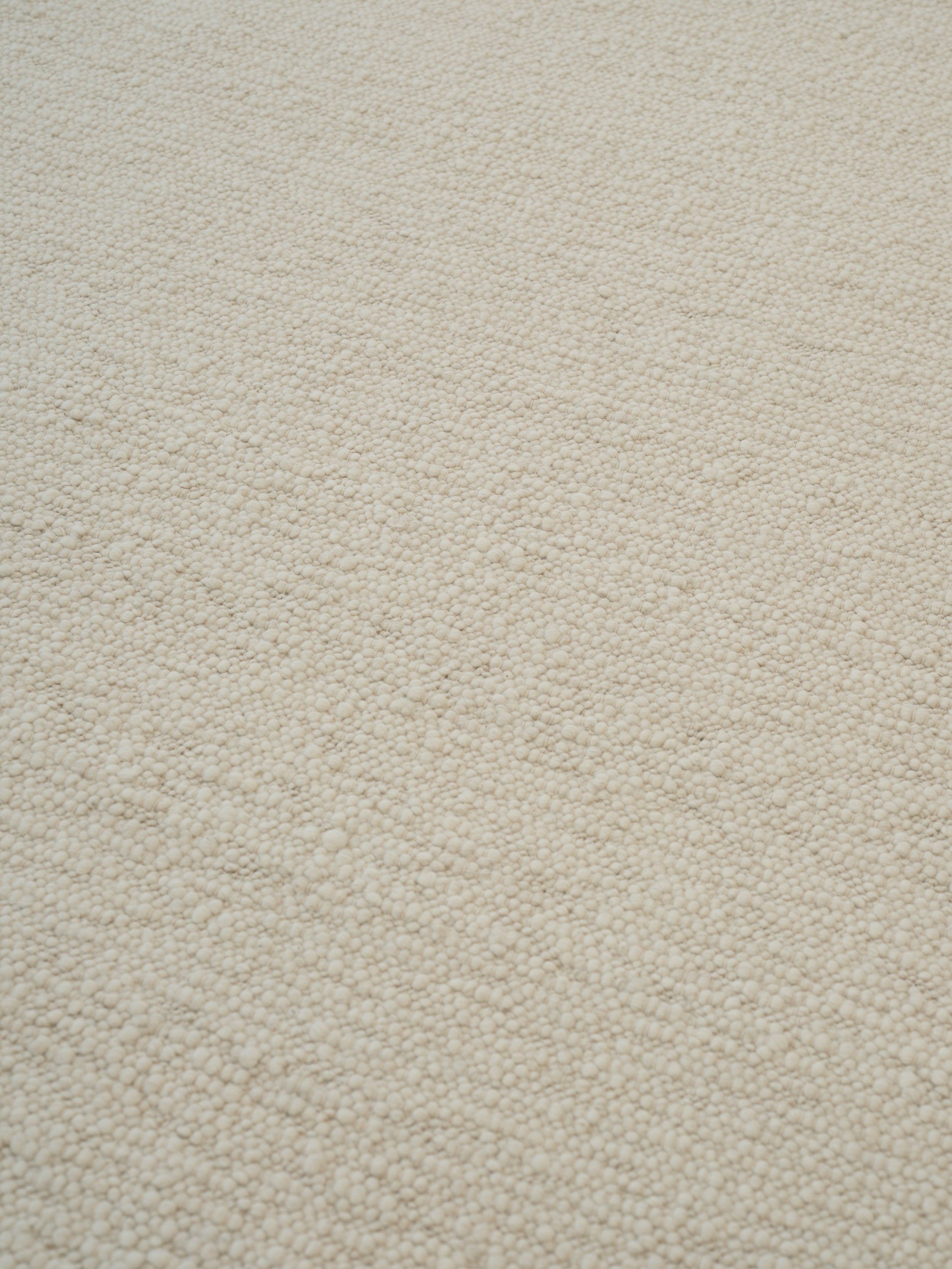 PEBBLED POEM Rug Broken White