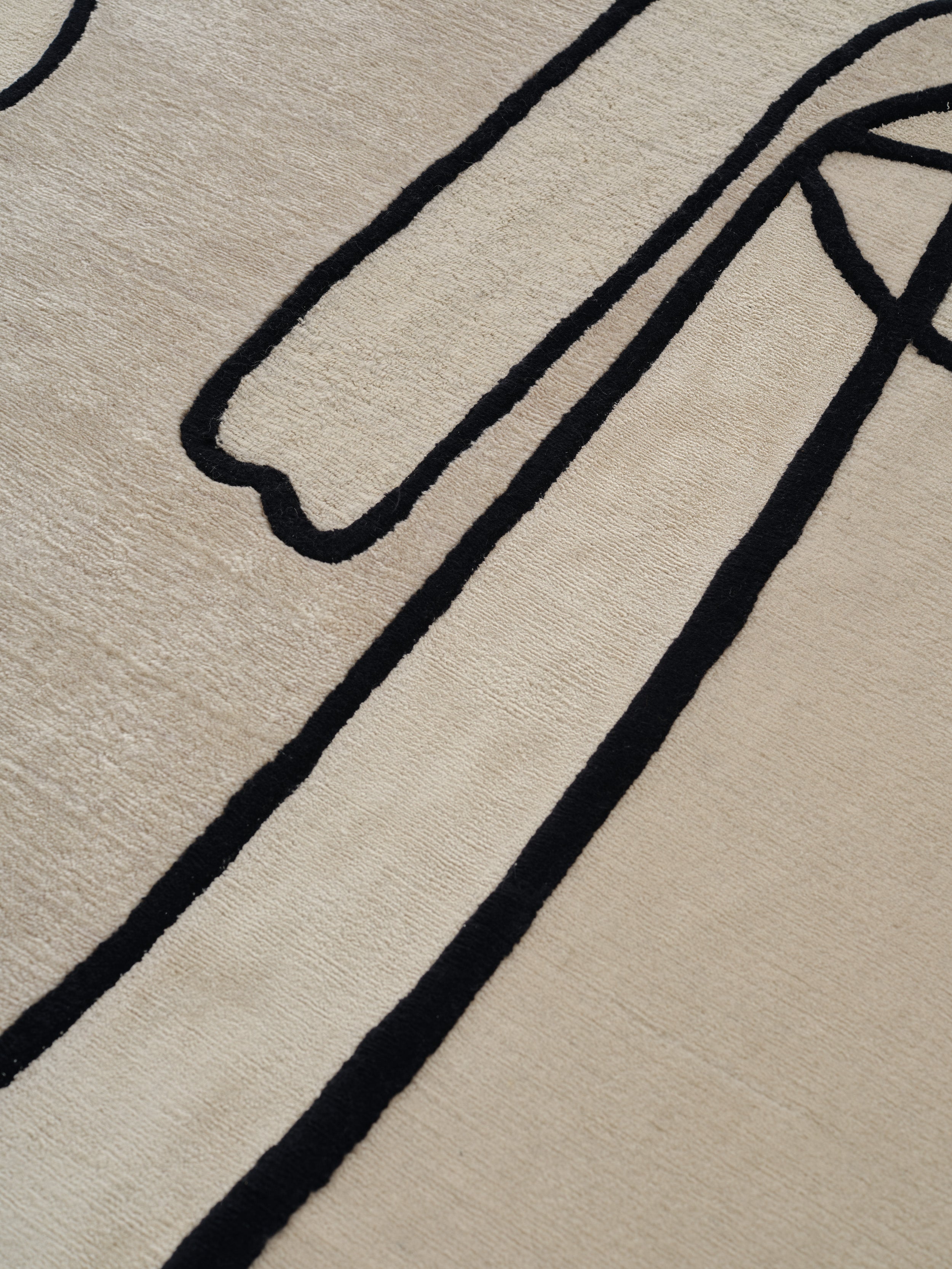 Beige decoratieve tapijt SLANTED SELF met zwart