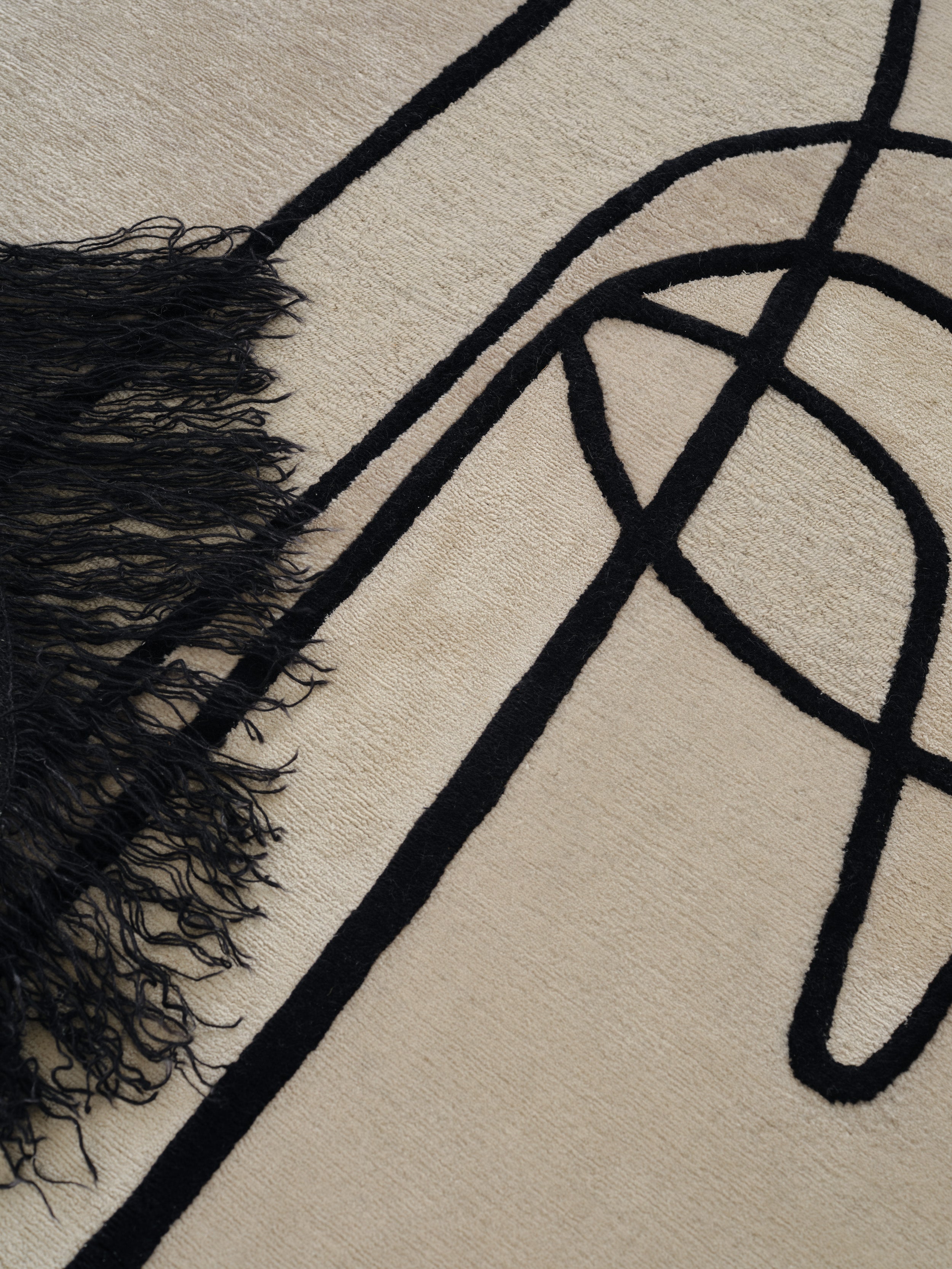 Beige decoratieve tapijt SLANTED SELF met zwart