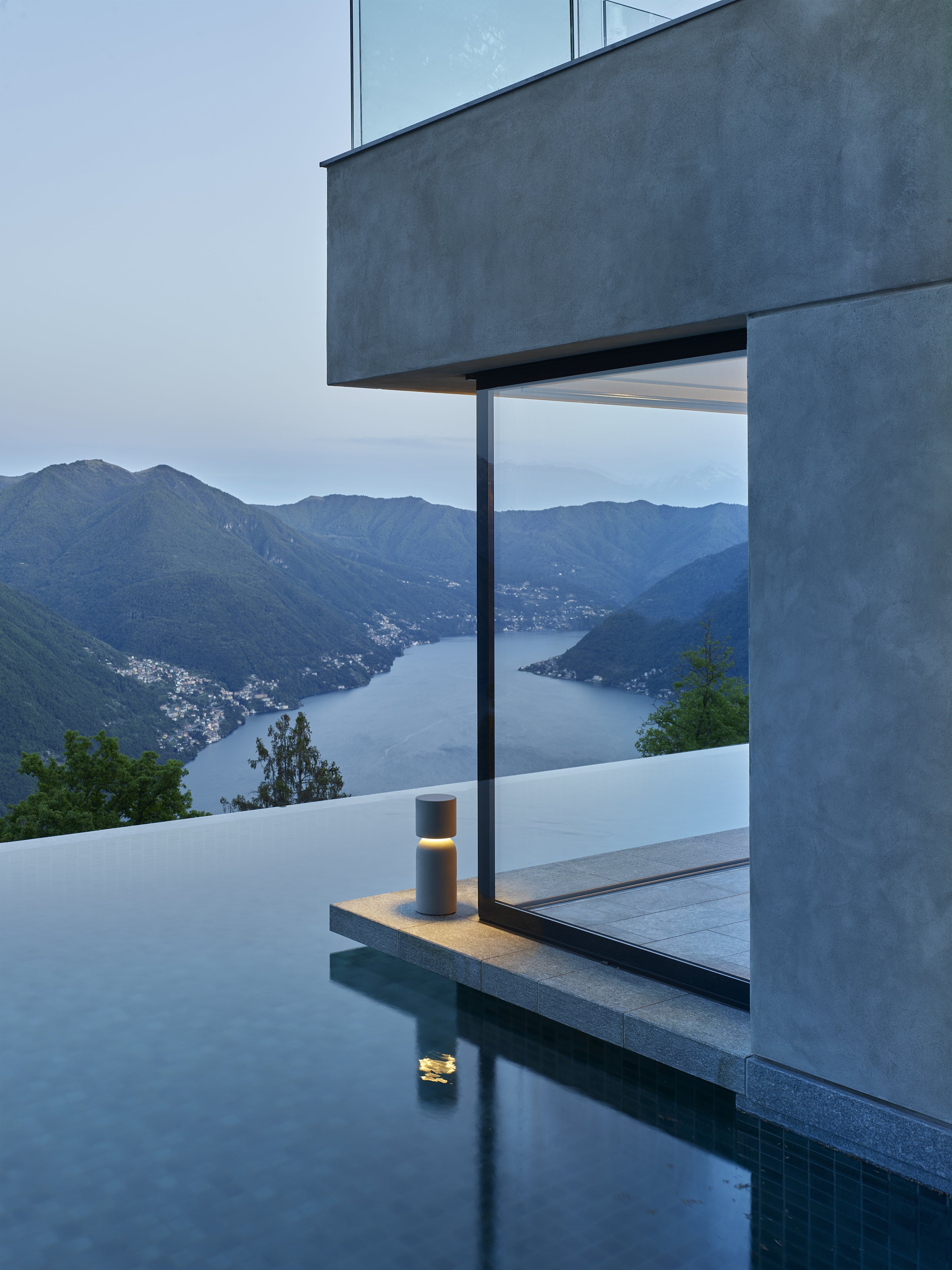 Buitenstaande lamp NUI grijs