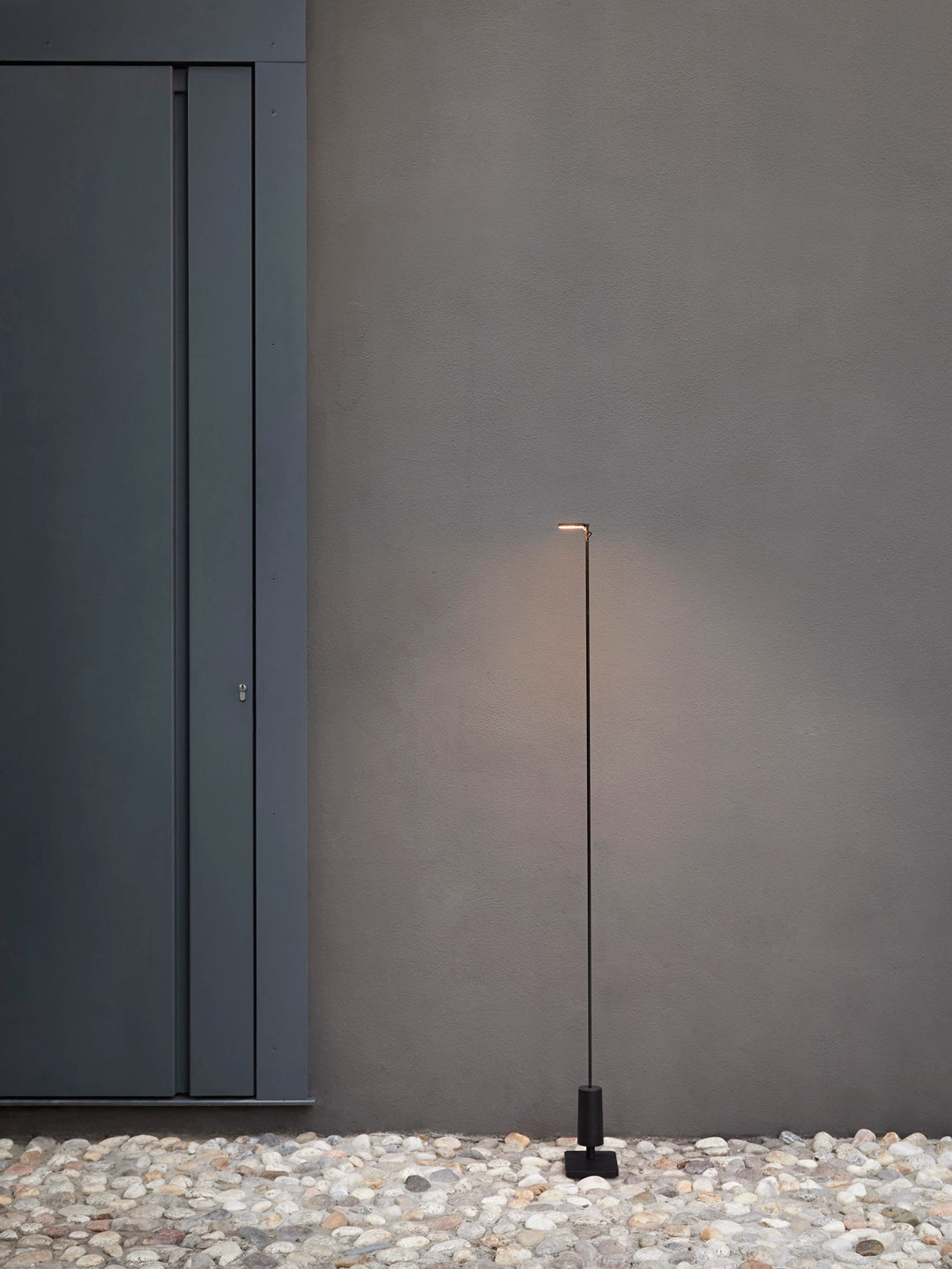 Draagbare buitenstaande lamp FLIA zwart