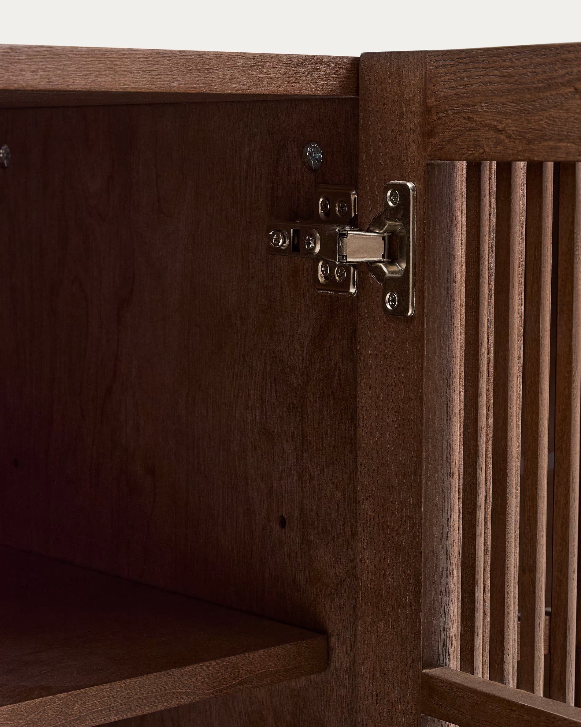 Kommode BEYLA aus dunkelbraunem Eschenholz