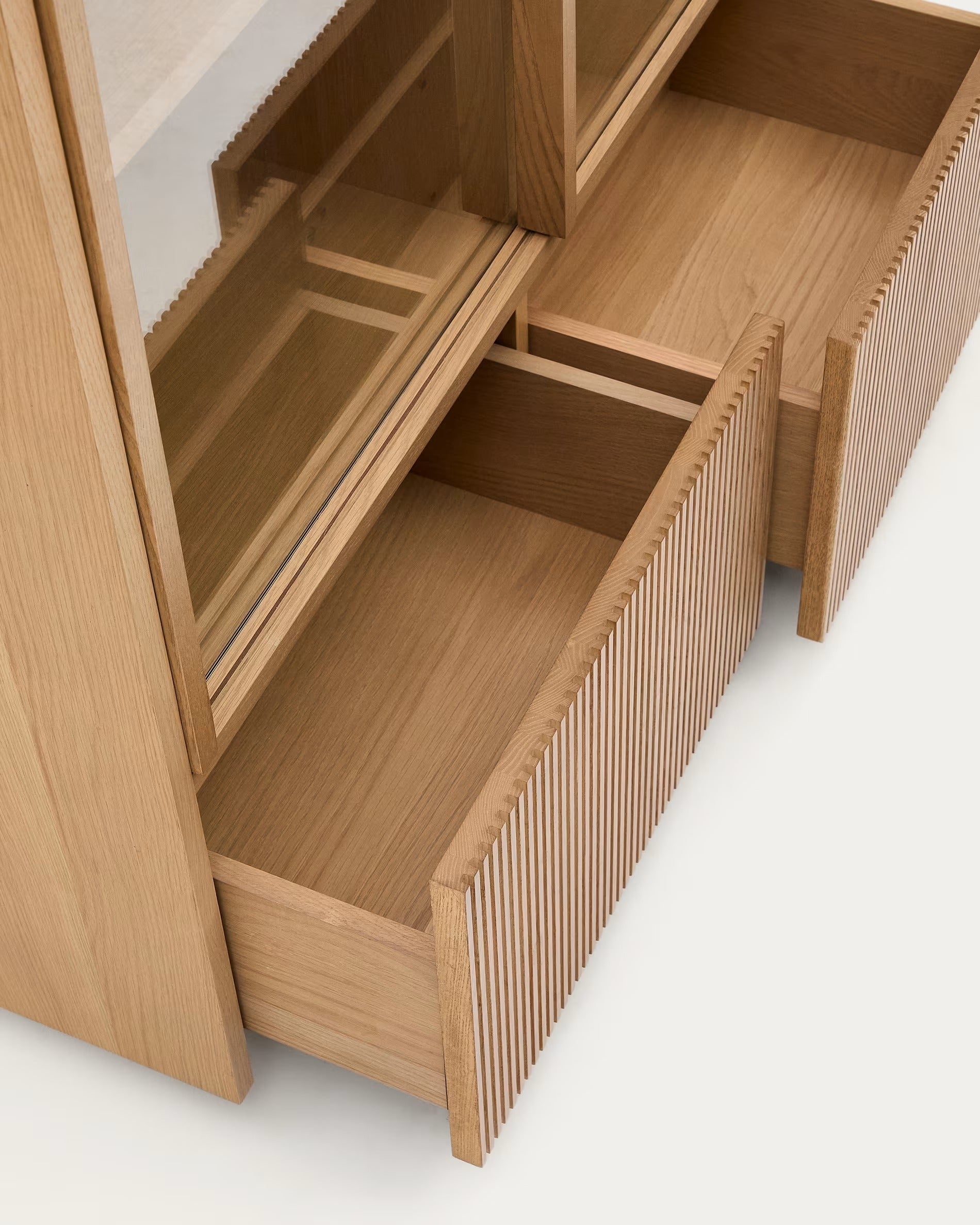 Witryna Helvine aus Eichenfurnier