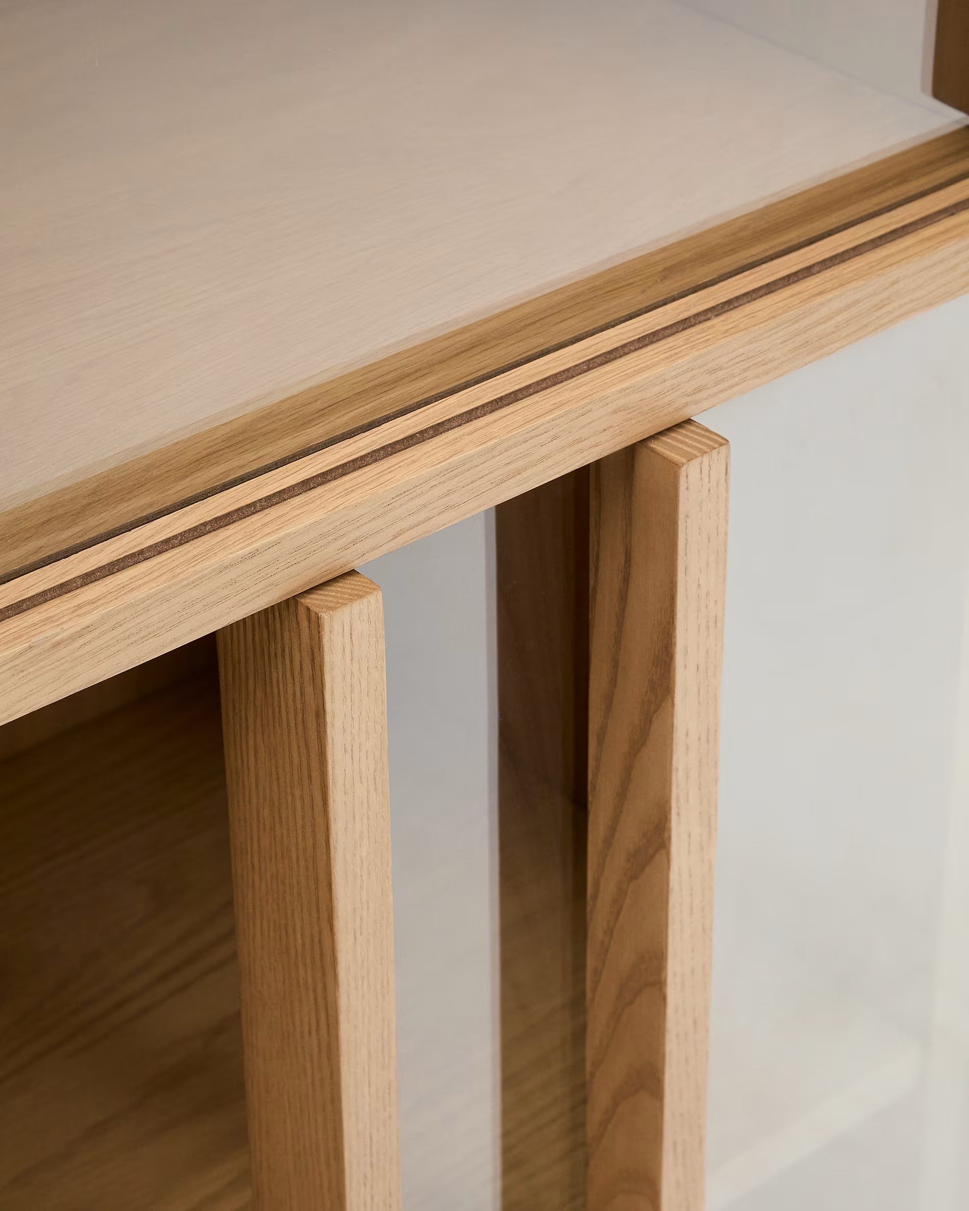 Witryna Helvine aus Eichenfurnier