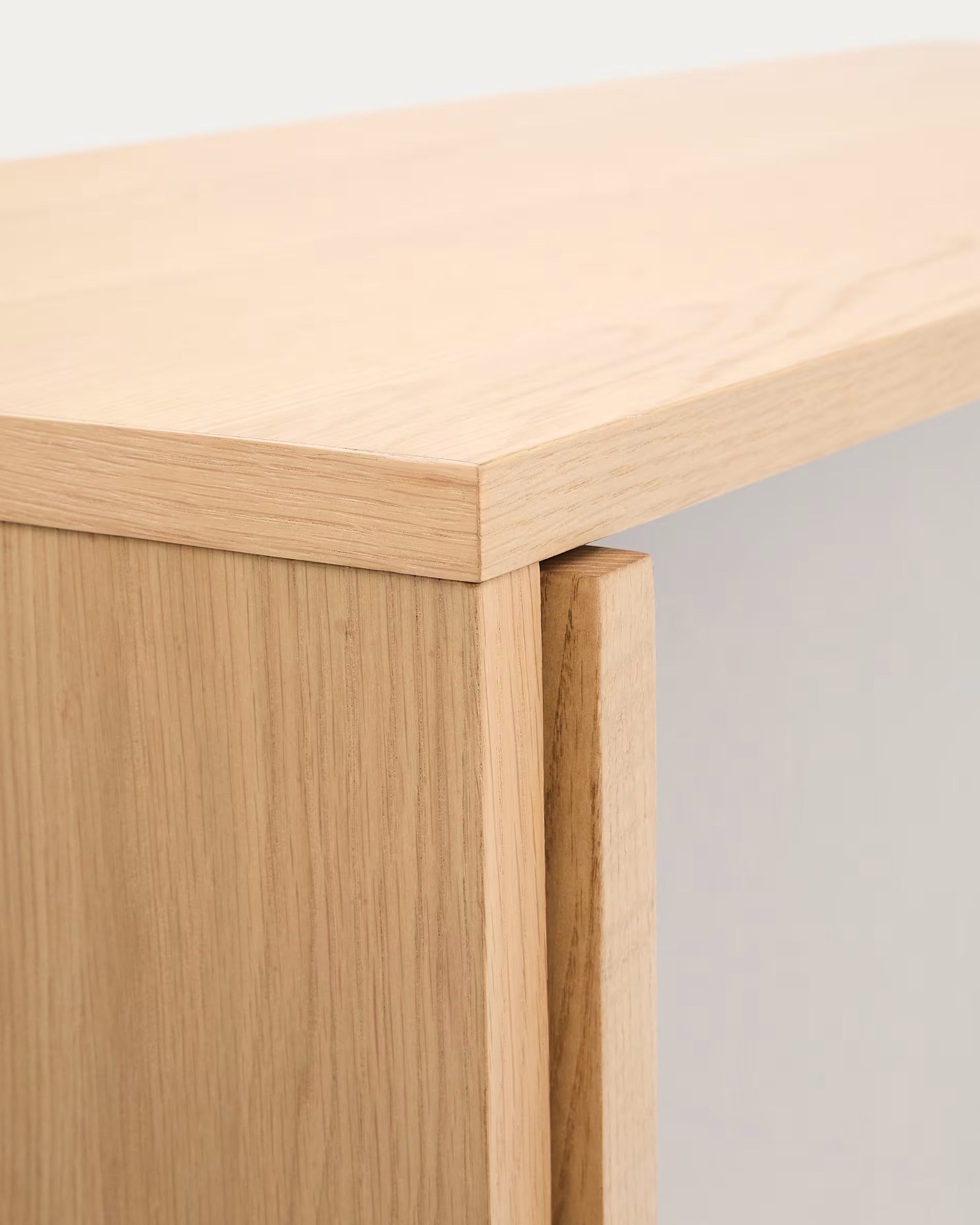 Witryna Helvine aus Eichenfurnier