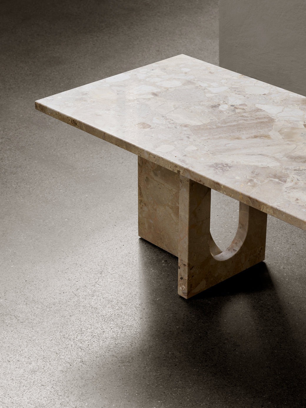 ANDROGYNE coffee table beige marble