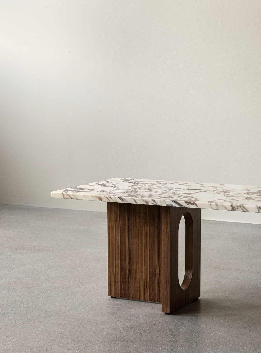 ANDROGYNE coffee table white-brown marble with a dark oak base