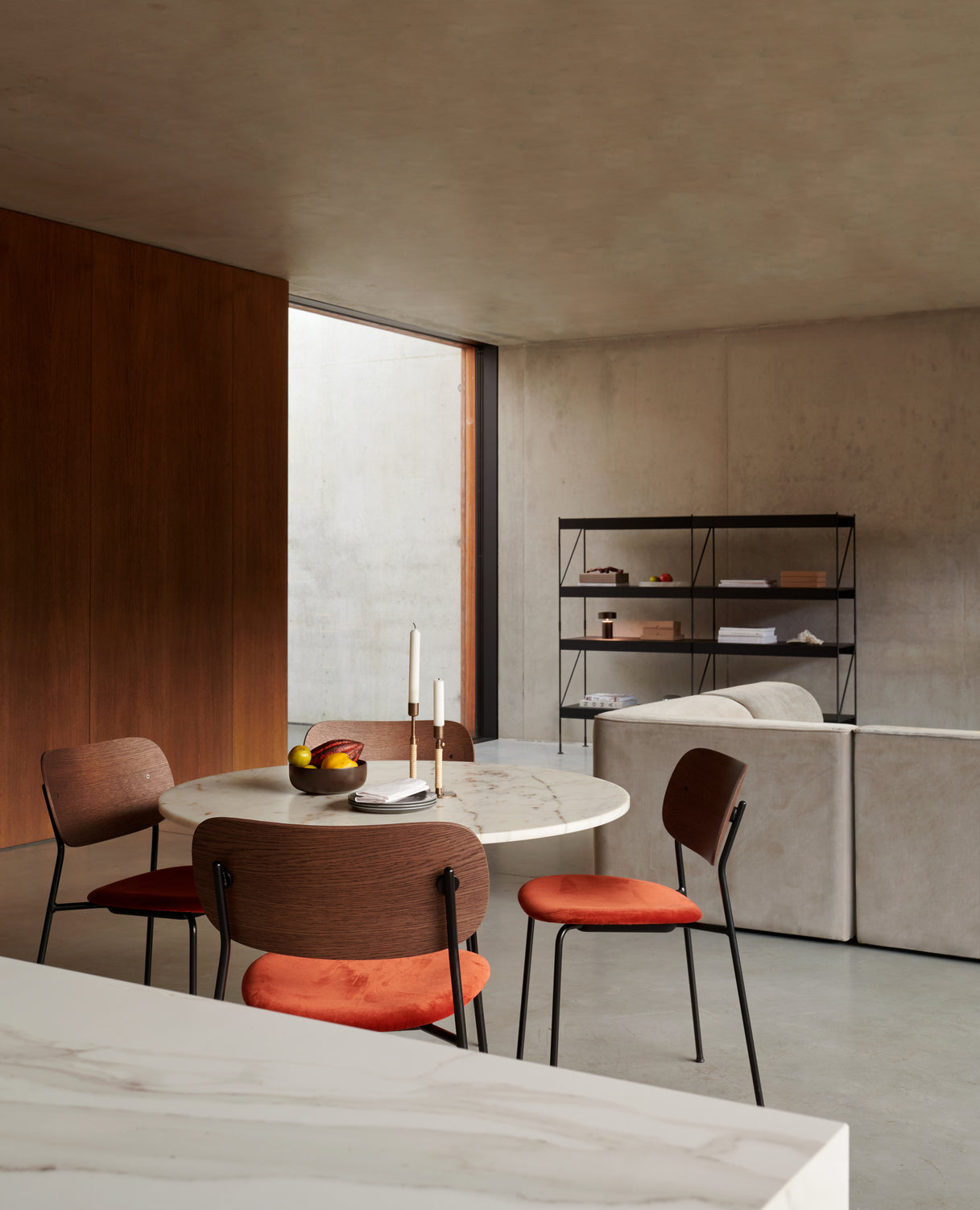 Eikenhouten CO-stoel met zwarte basis