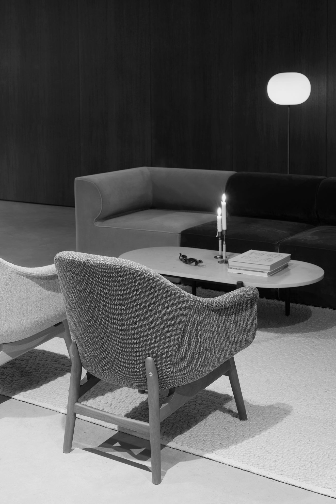 Beige HARBOUR fauteuil met een donkere eiken basis