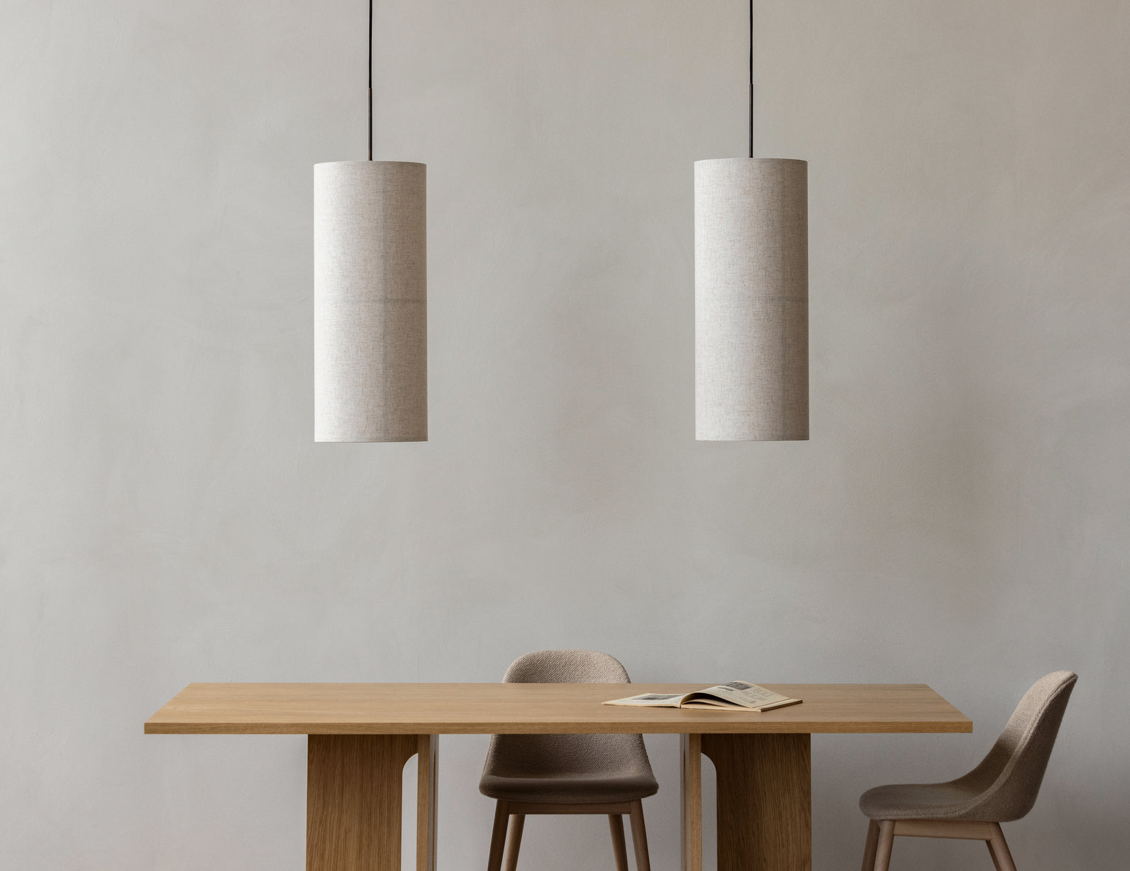 ANDROGYNE oak veneer table