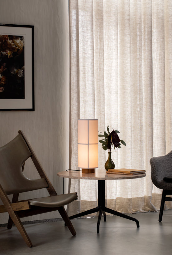 Fauteuil KNITTING grijs leer met een donkere eiken basis