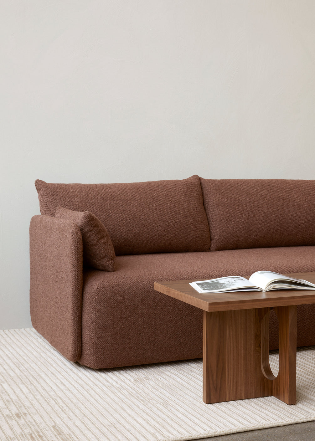 ANDROGYNE coffee table white-brown marble with a dark oak base