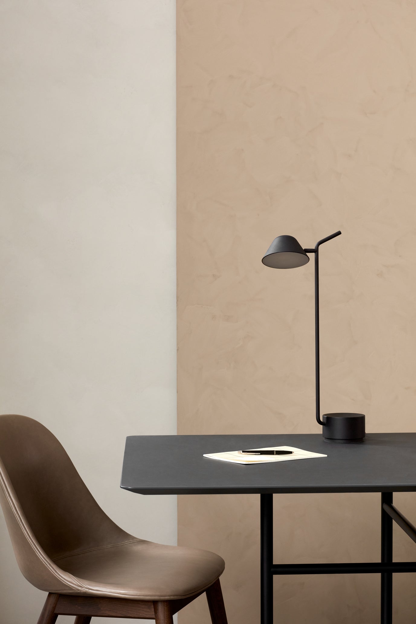 Stoel HARBOUR cognacleer met eiken basis