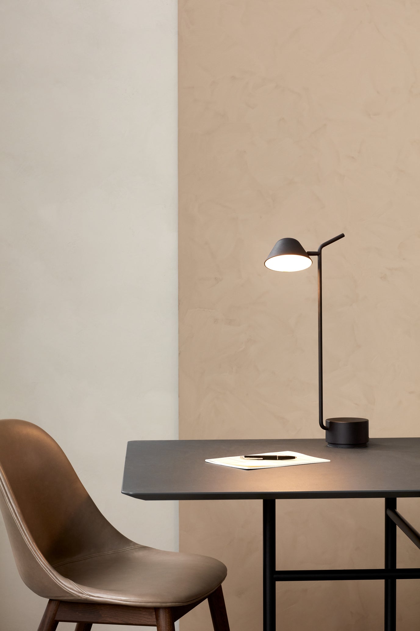 Bureau stoel HARBOUR grijs leer met zwarte basis