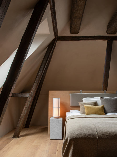 Tischlampe HASHIRA mit Eschenholzfuß