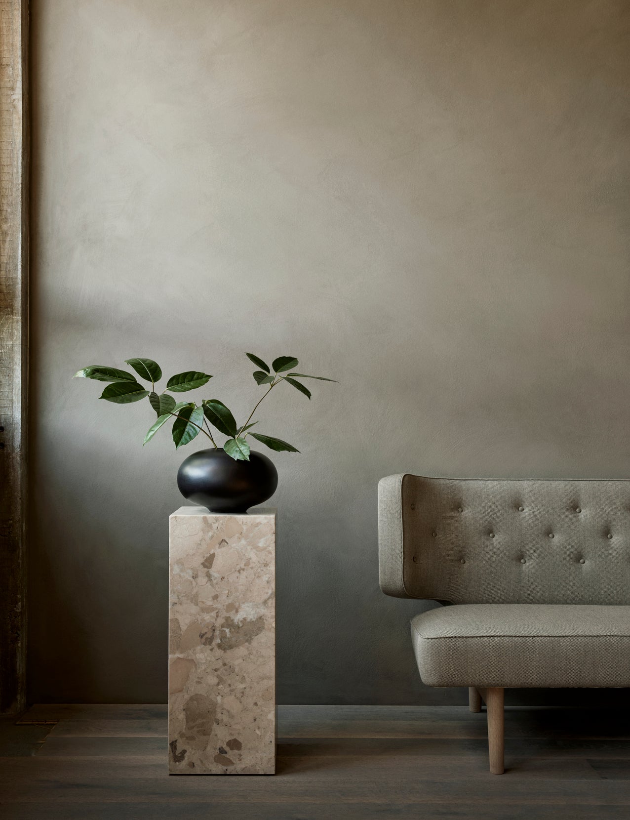 3-seater Sofa RADIOHUS light gray with walnut base