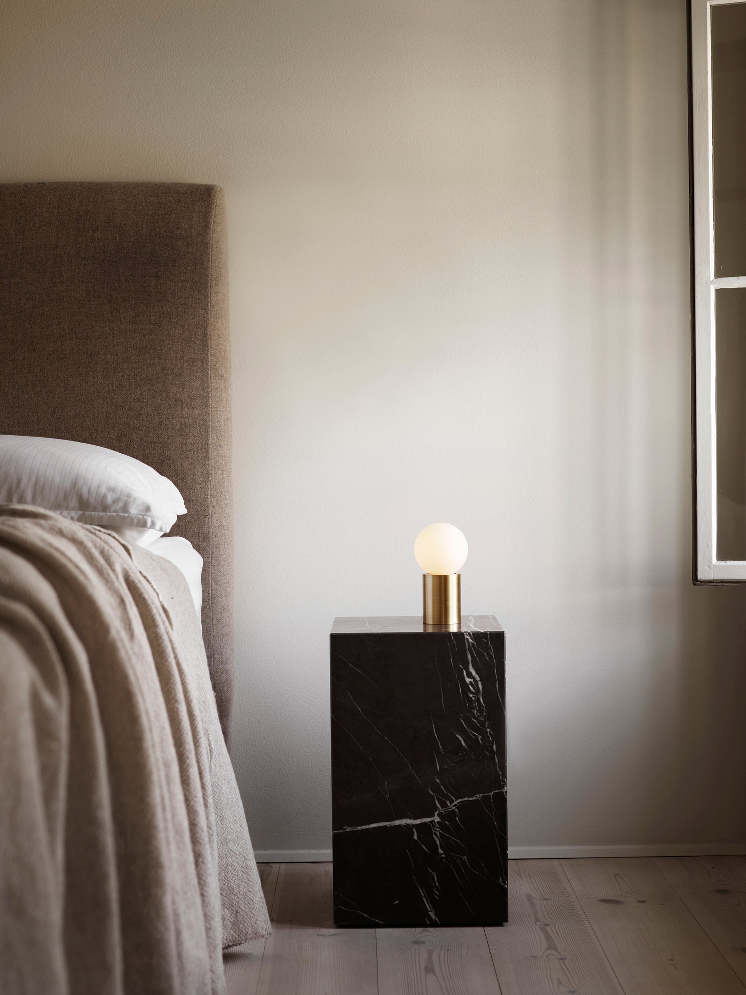 Beistelltisch PLINTH grauer Marmor