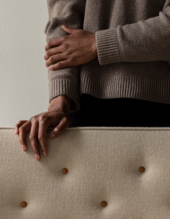 3-seater Sofa RADIOHUS light gray with walnut base