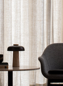 Beige HARBOUR fauteuil met een donkere eiken basis