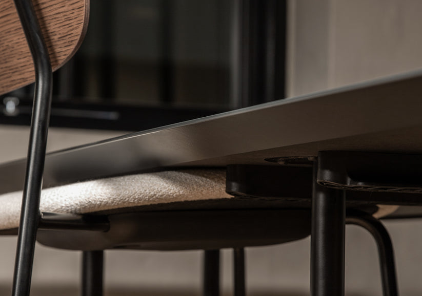 Eikenhouten CO-stoel met zwarte basis