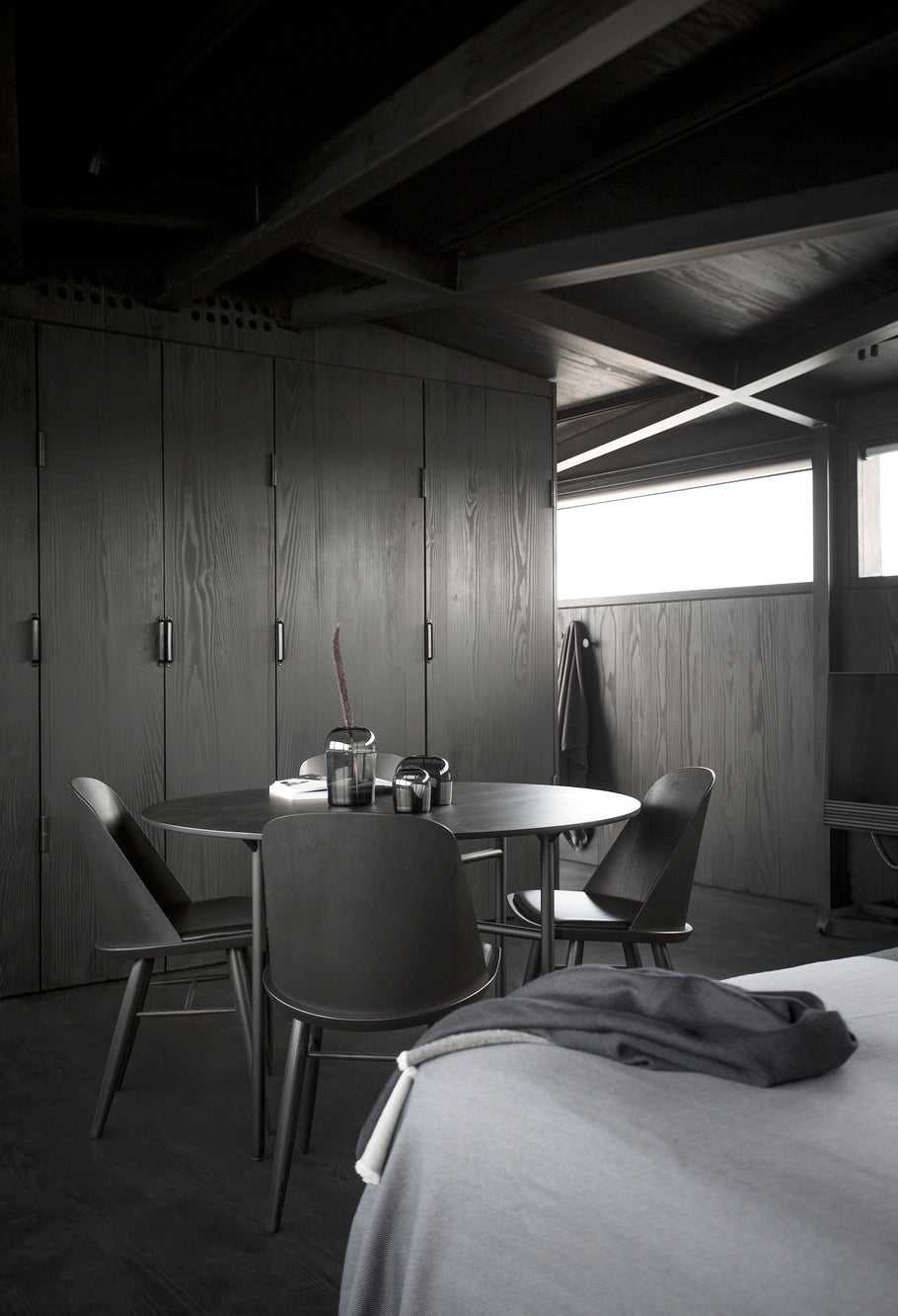 Runder Tisch SNAREGADE dunkles Eichenfurnier