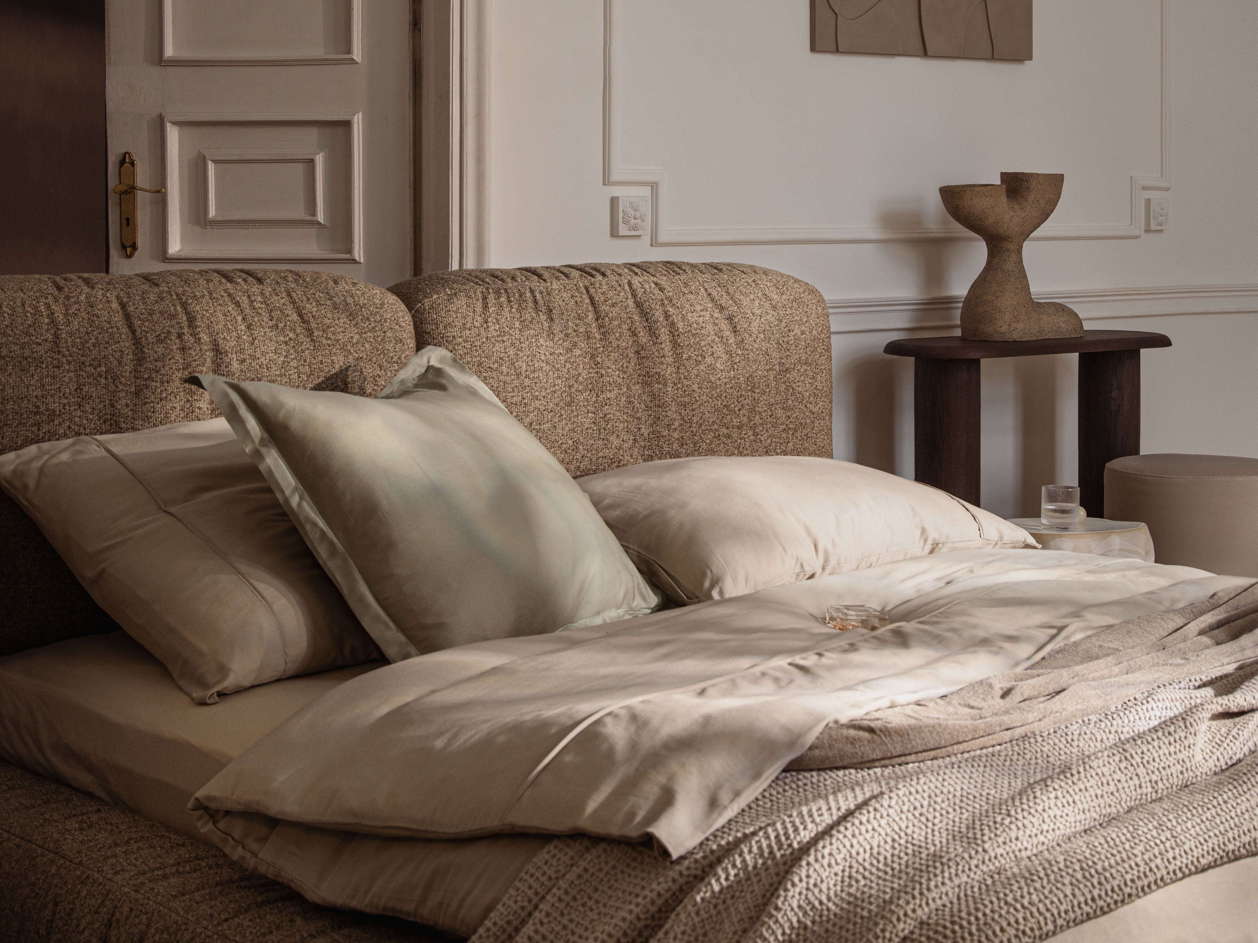 Bett MARTINA silberner Boucle