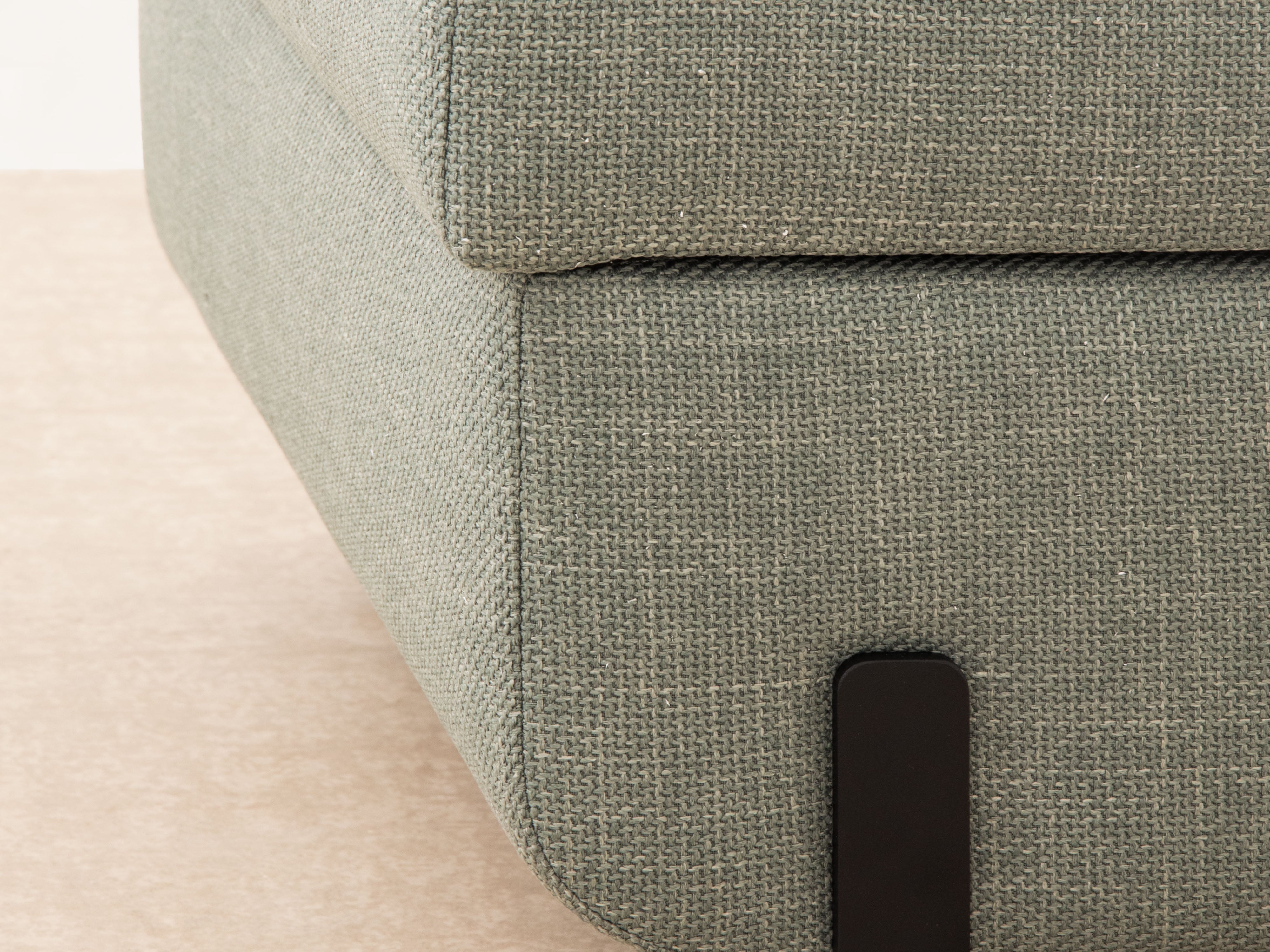 Black velvet pouf with storage GLORIA