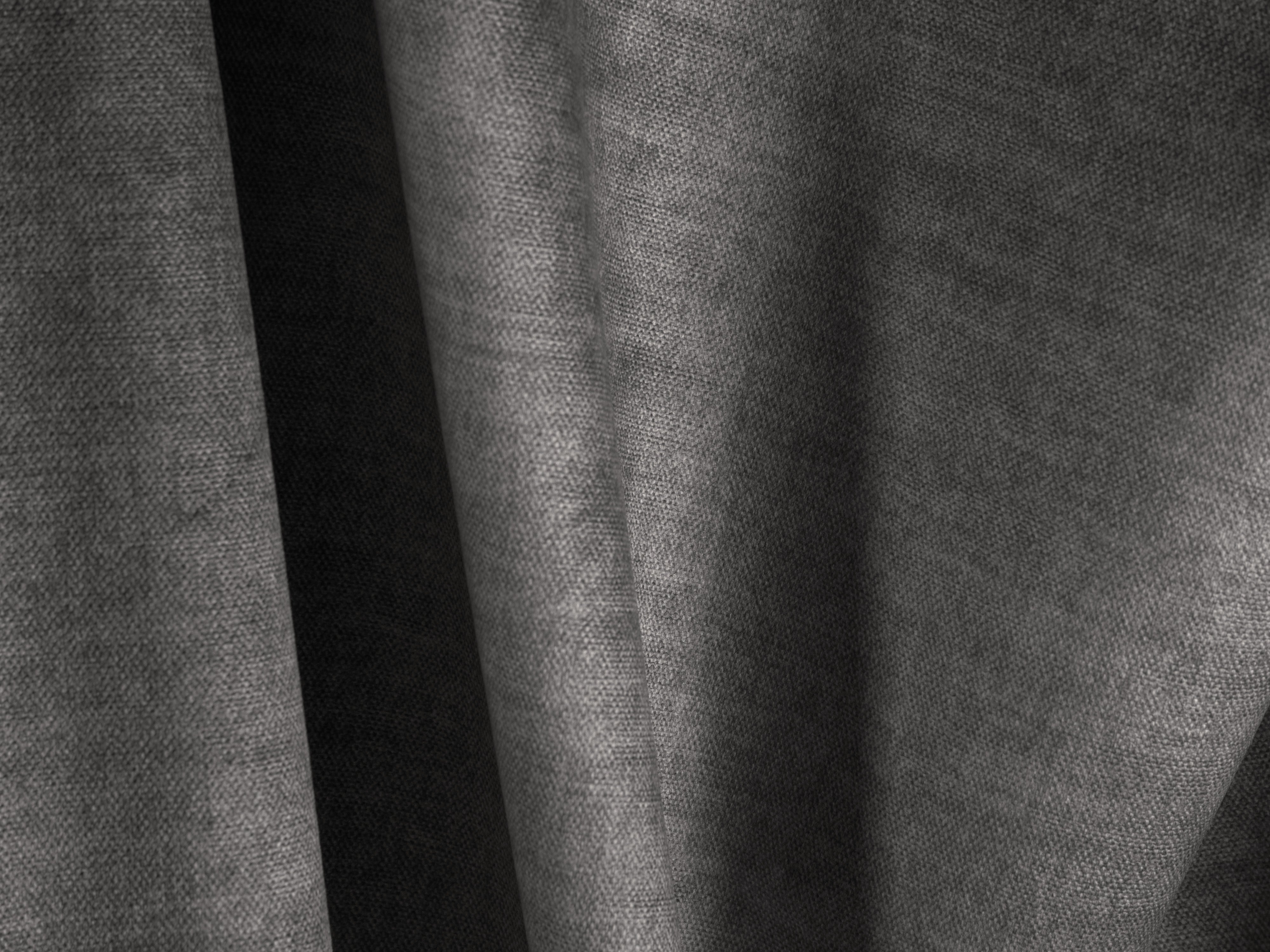 Links -Hand -Samtecke mit Martin Grey Tisch