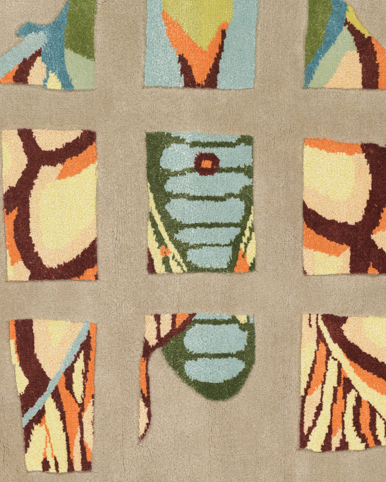 Asymmetrisch decoratief tapijt MOTH beige met geel