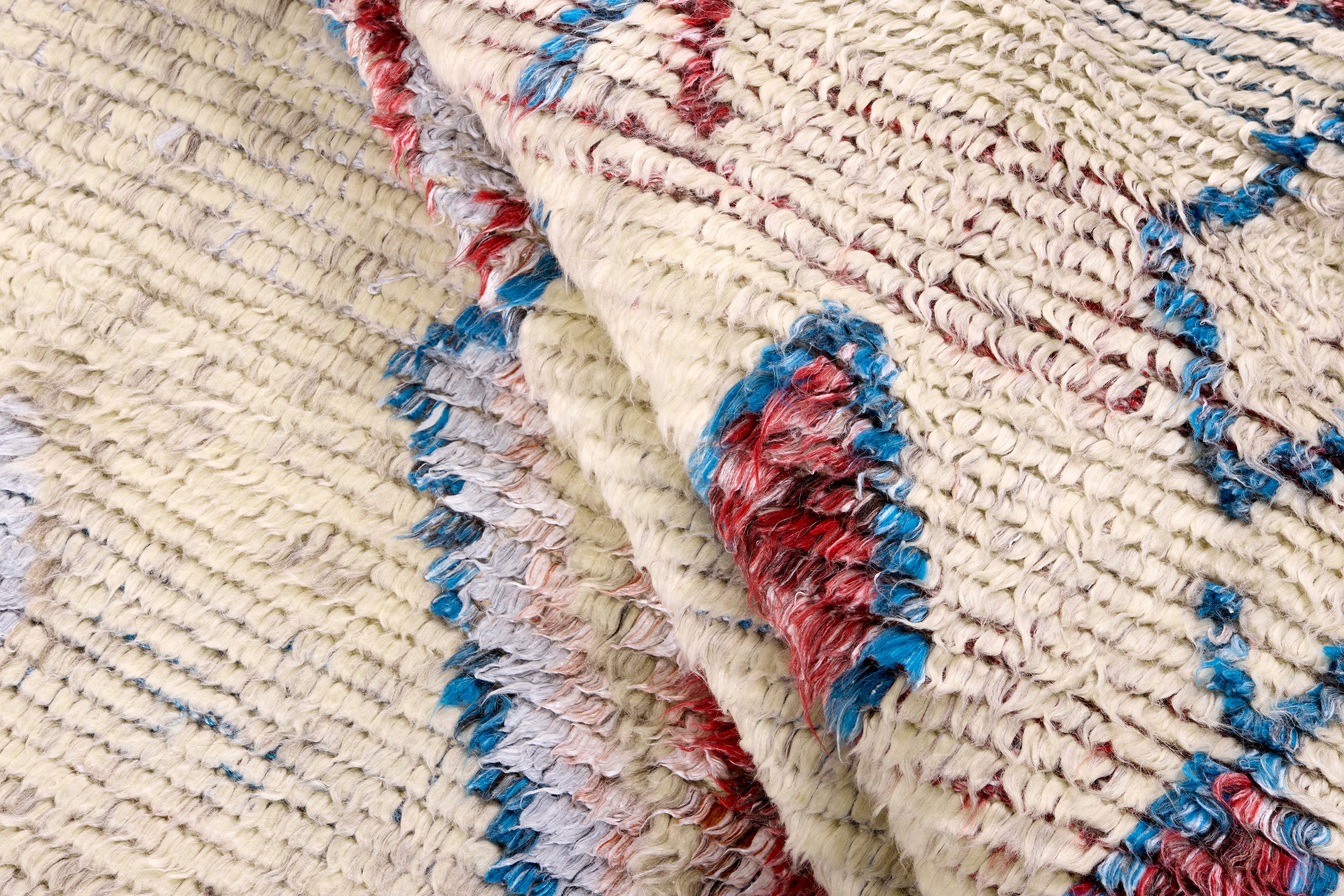Vloerkleed TRIBE beige met rood en blauw