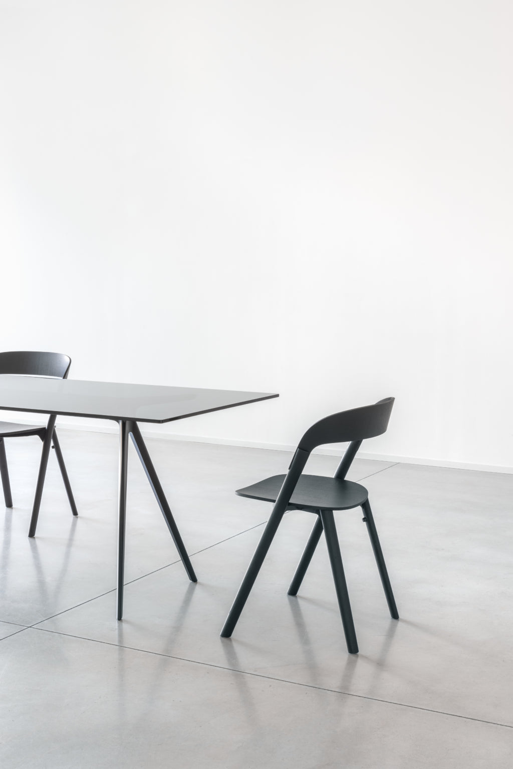 BAGUETTE table polished aluminum base