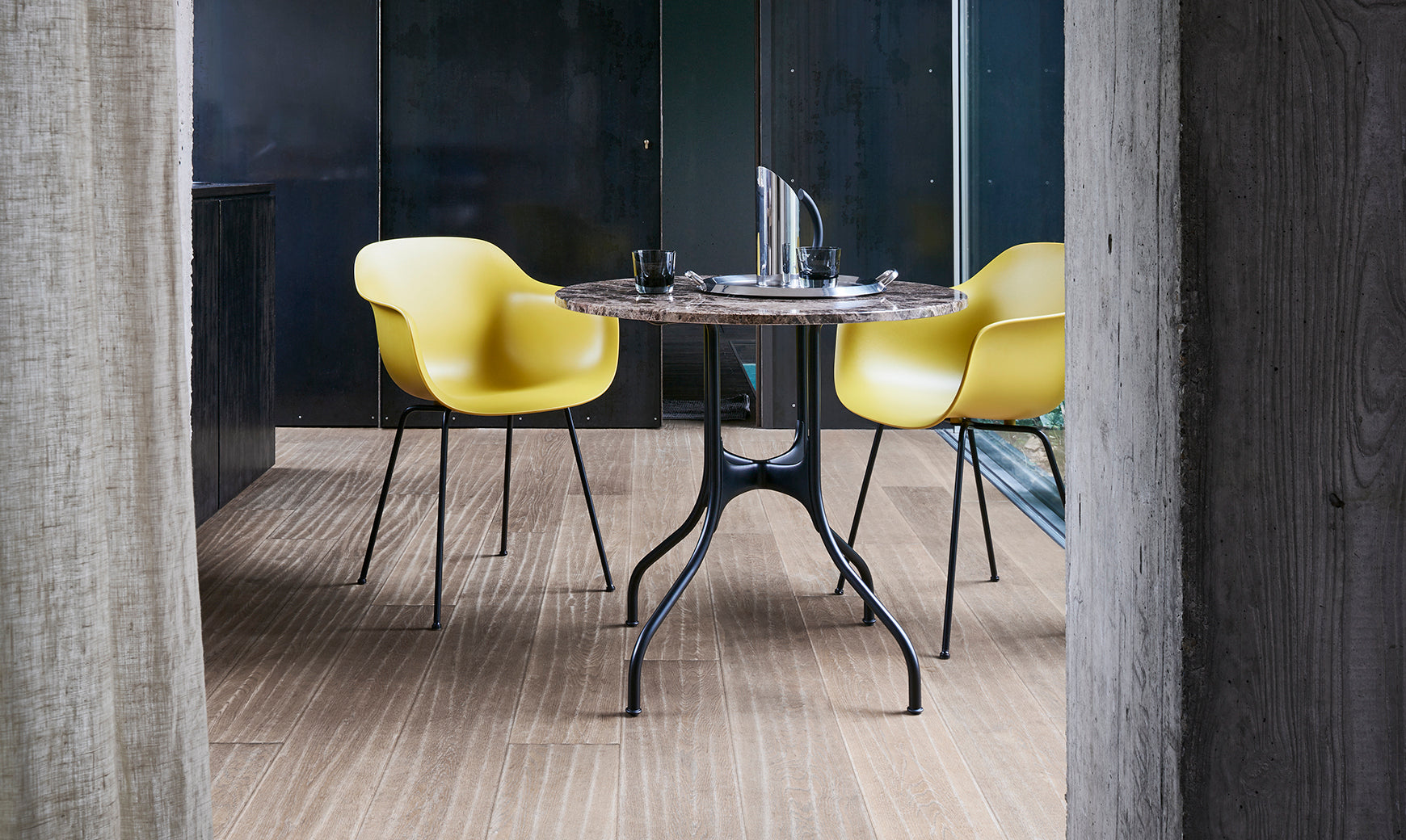 SUBSTANCE Sessel weiß mit Metallgestell