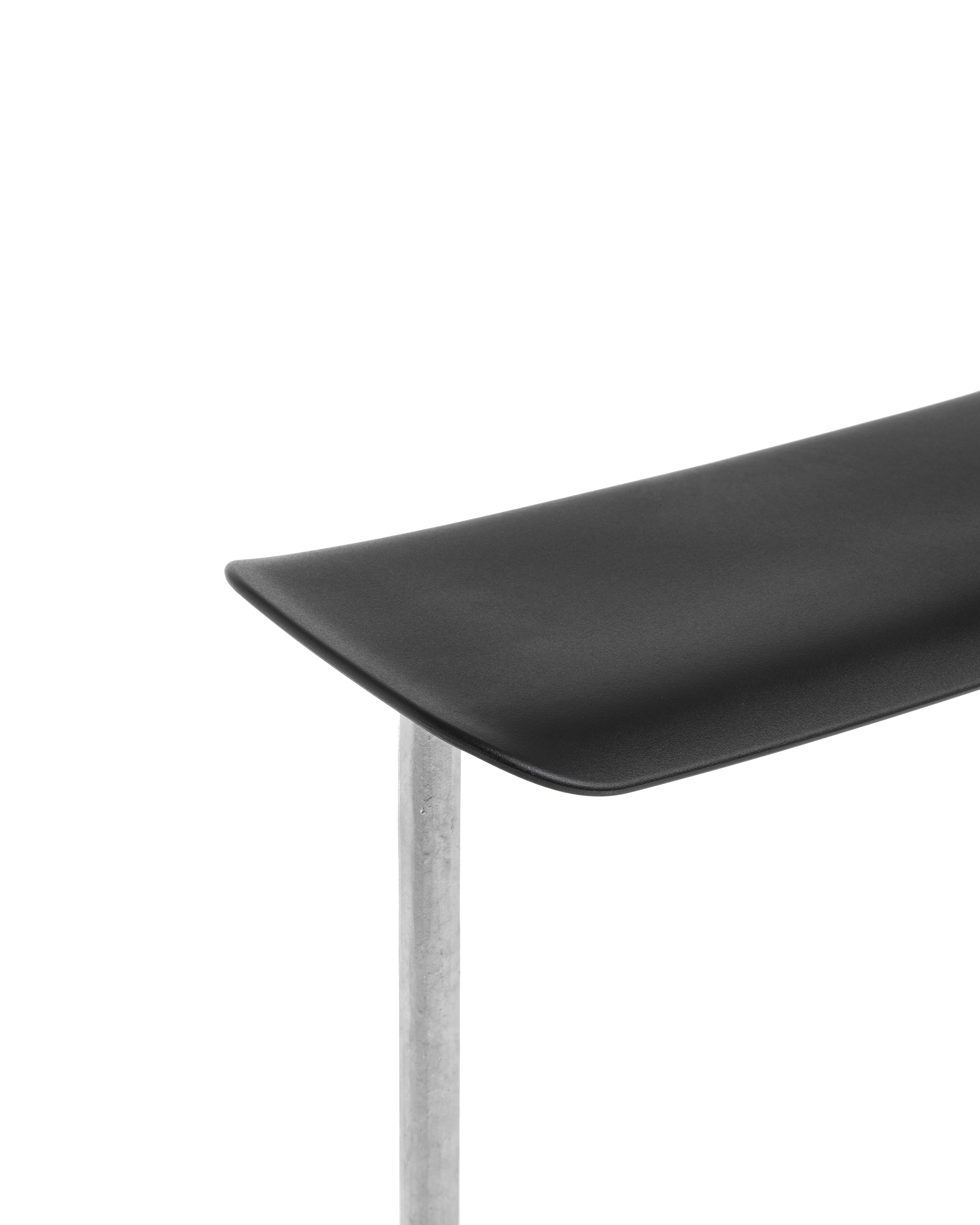 OFFICINA Barhocker mit Metallgestell und schwarzem Ledersitz