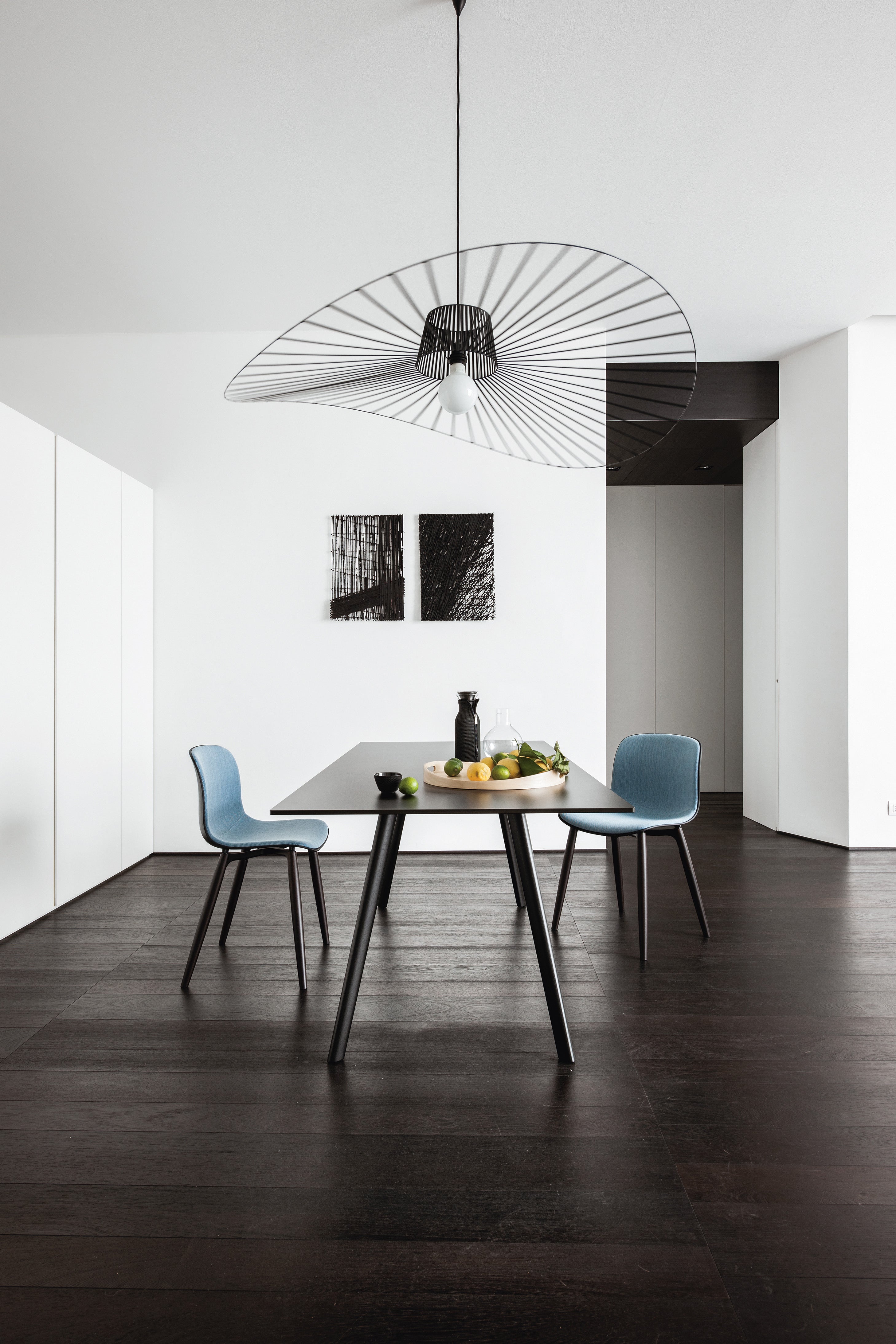 PILO Tisch, weiße Platte mit Eschengestell