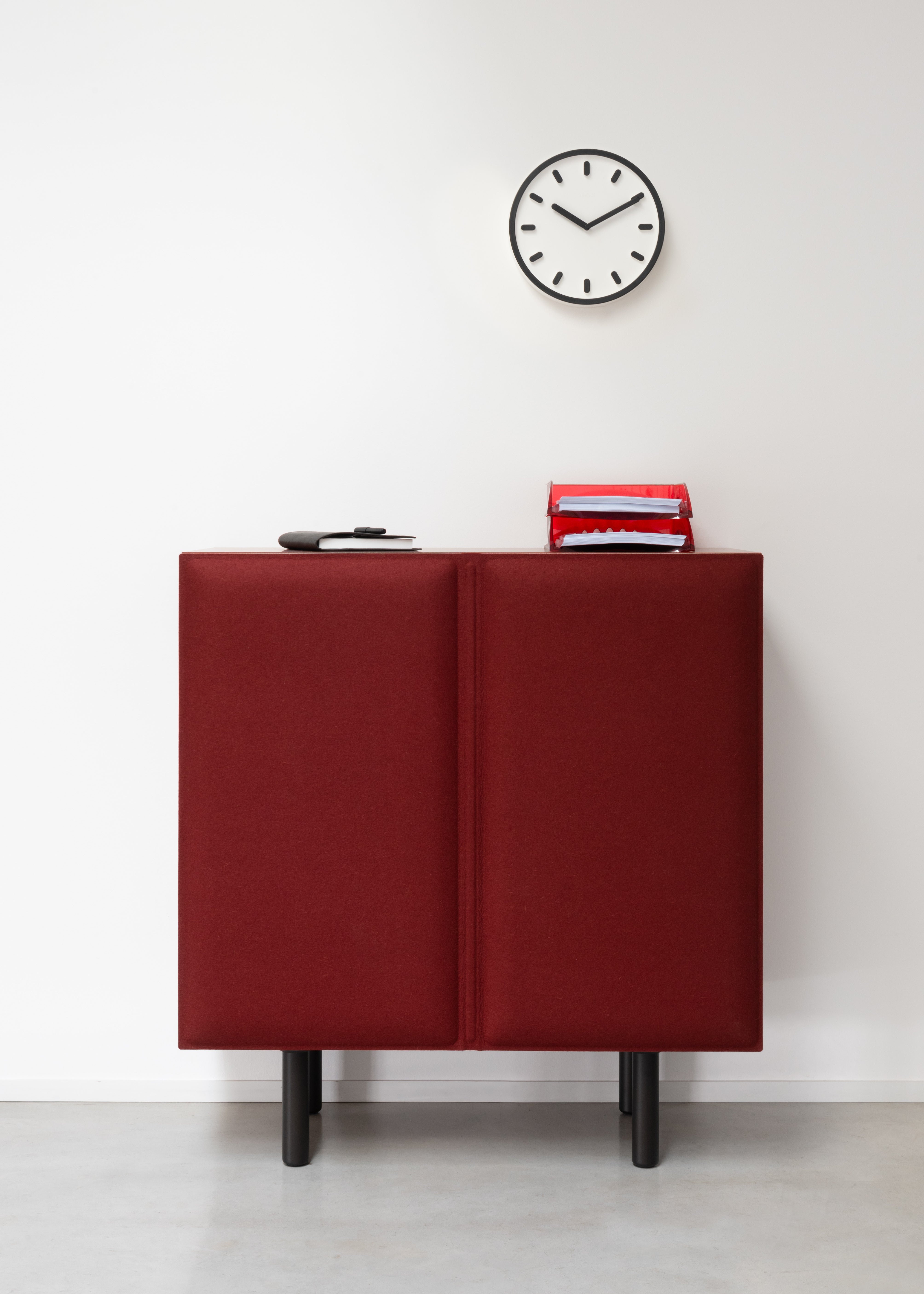 TACITO cabinet burgundy felt