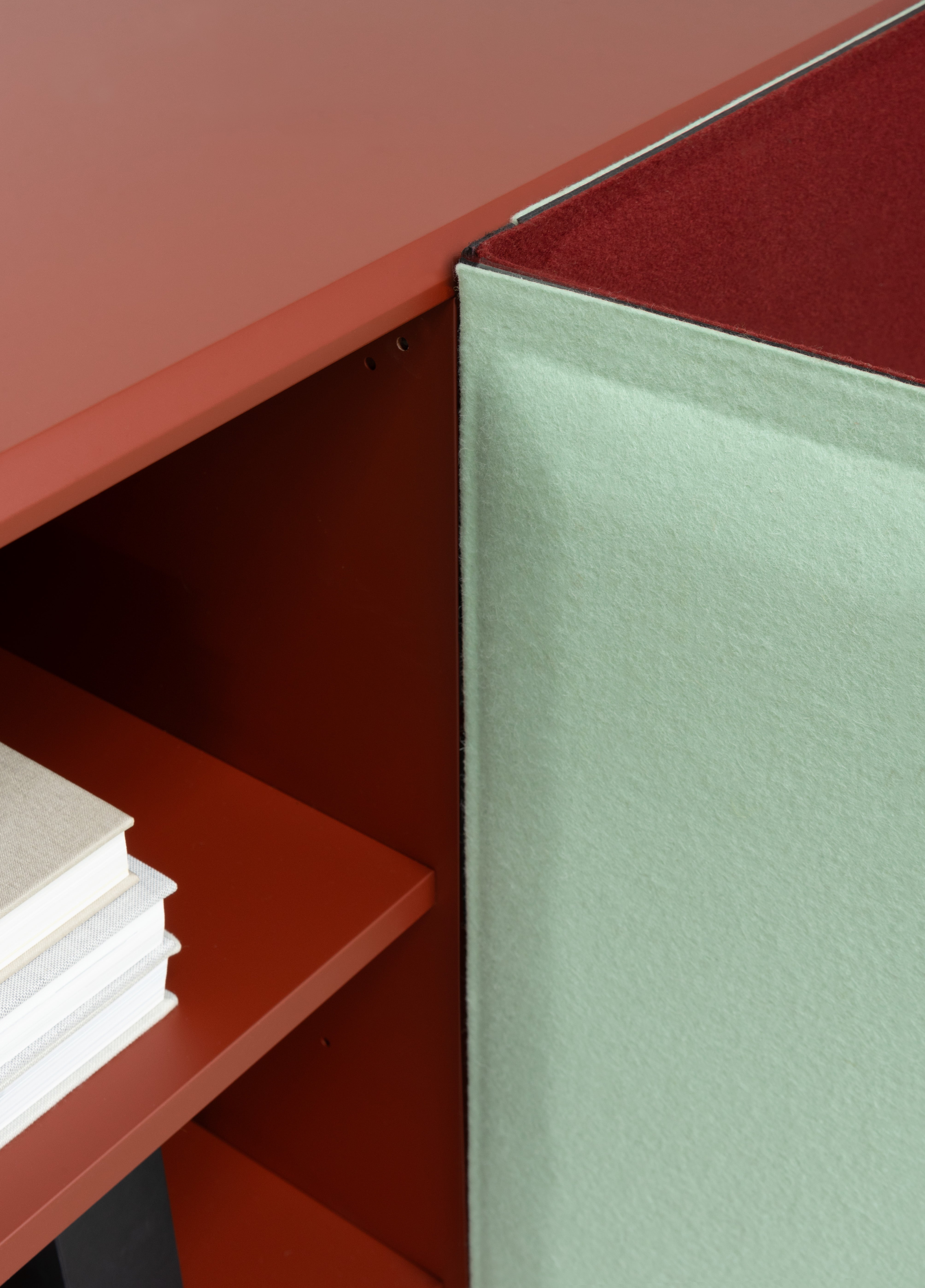 TACITO cabinet burgundy felt