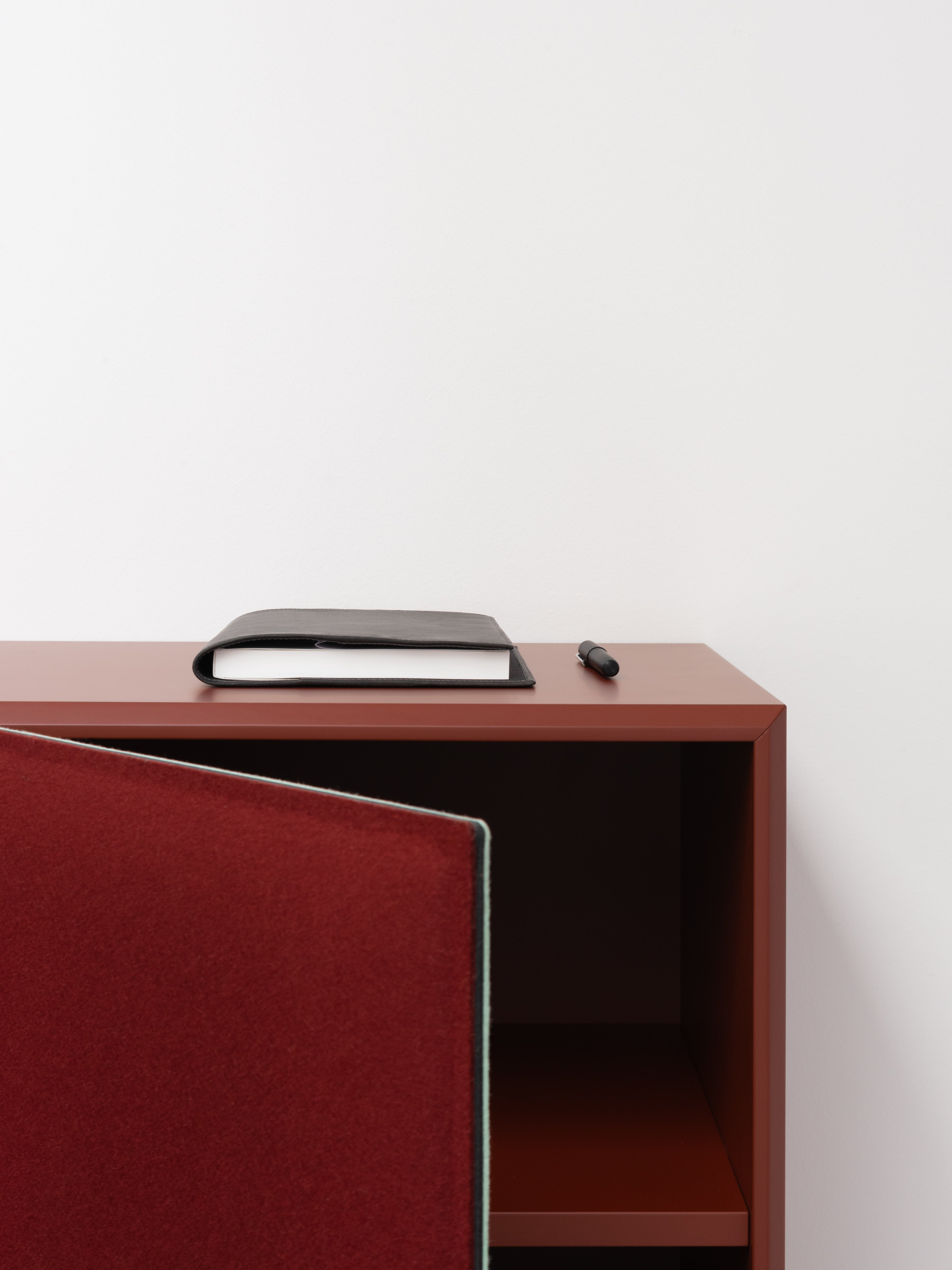 TACITO cabinet burgundy felt