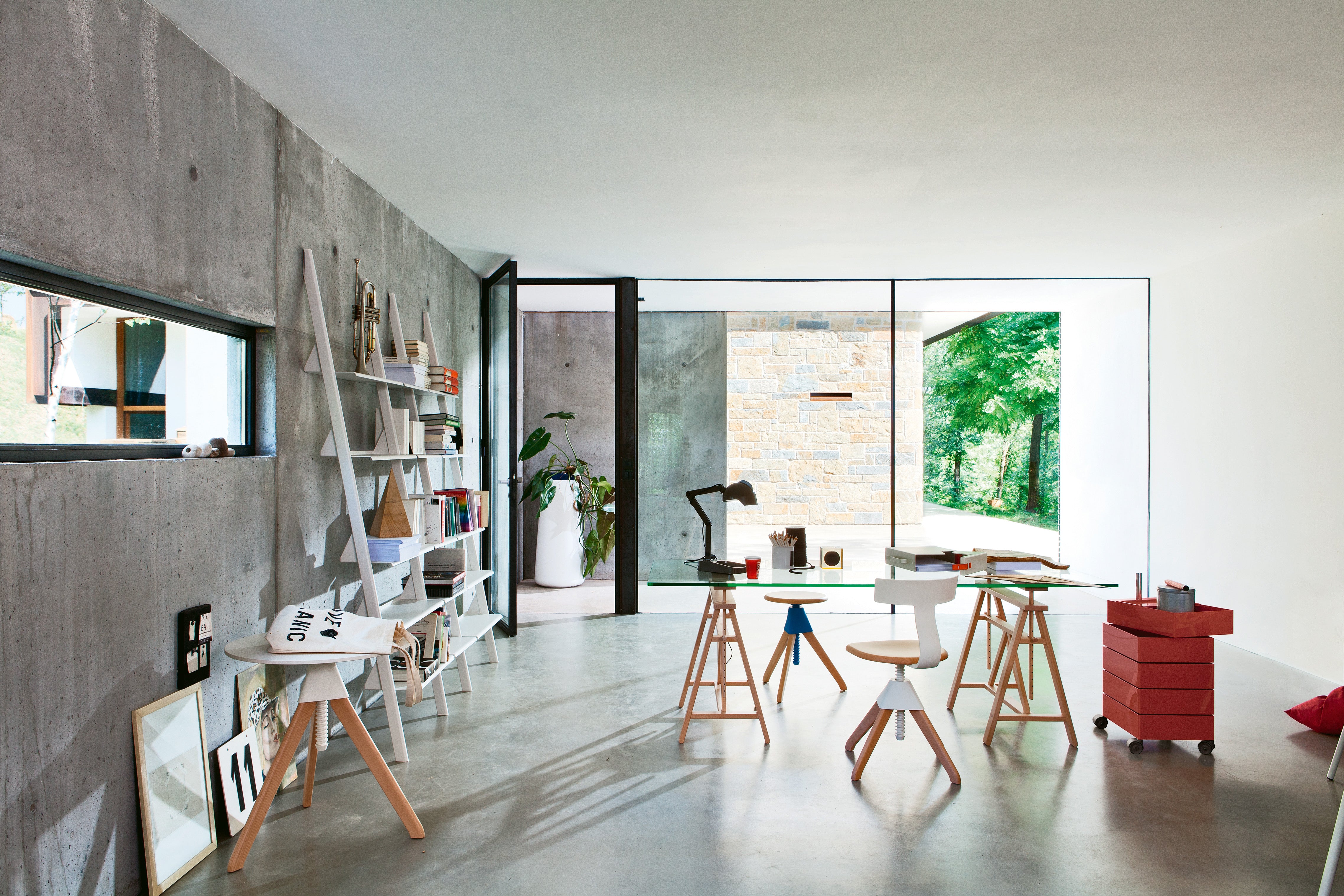 TOM & JERRY verstellbarer Hocker aus schwarzem Buchenholz