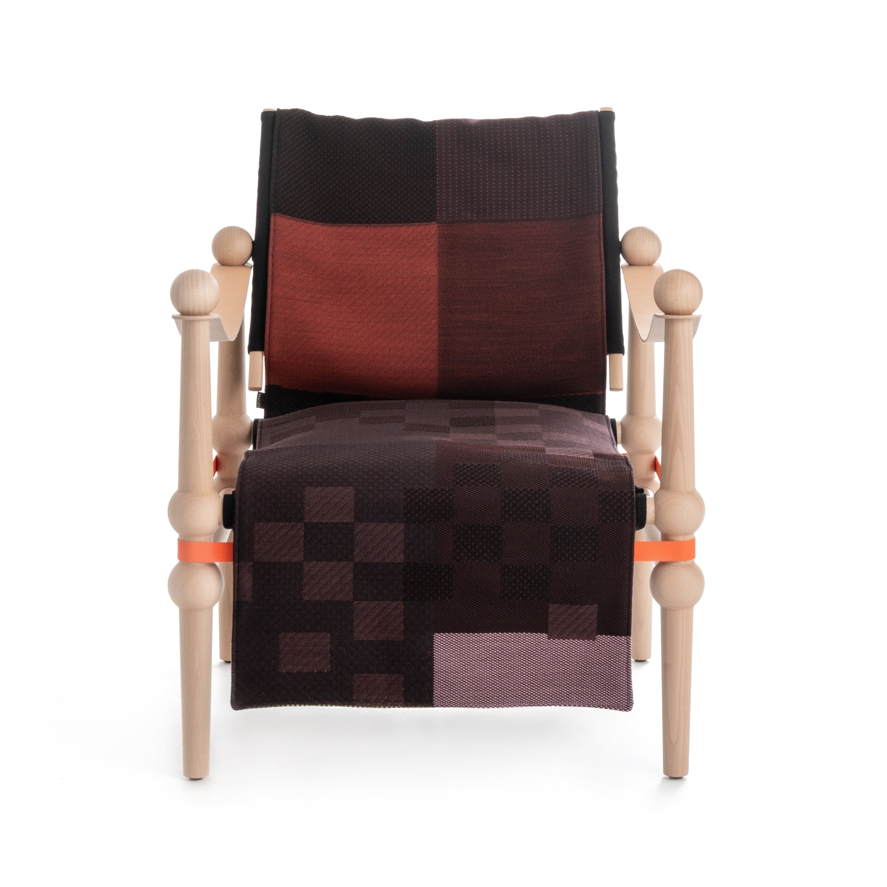 TWAIN armchair with a brown-purple blanket and a light beech base
