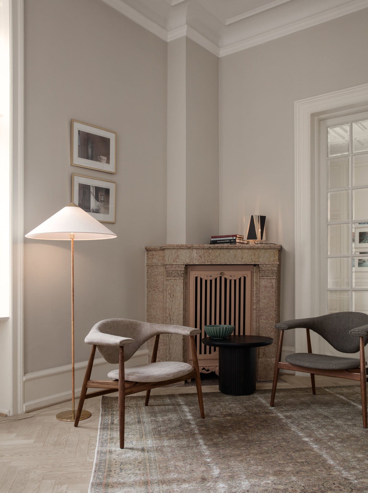 MASCULO upholstered armchair with walnut base