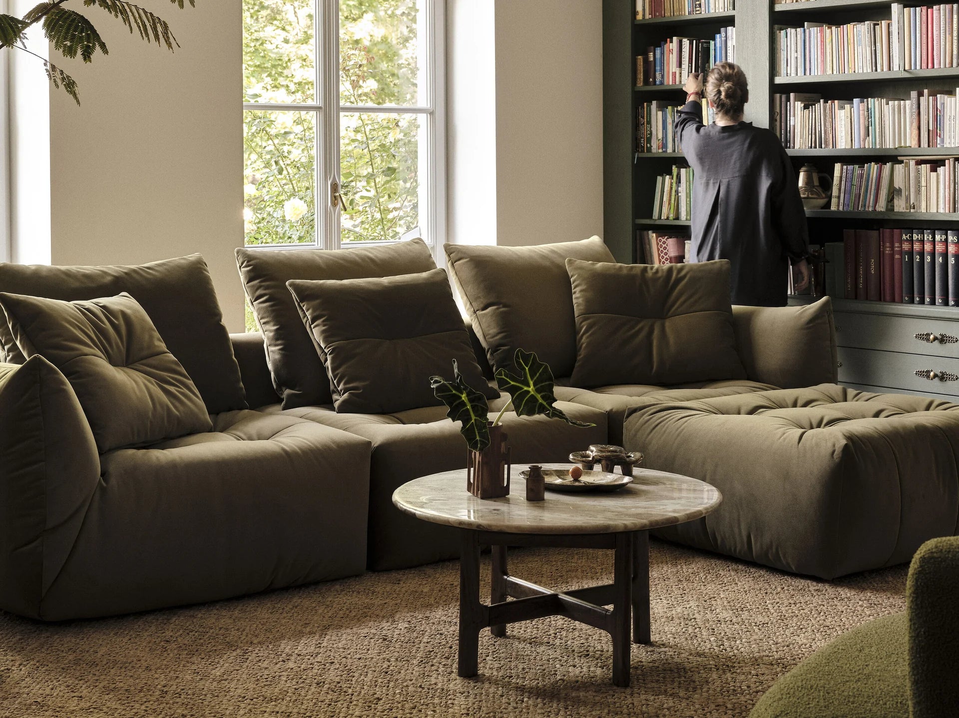 Velvet sofa 4-seater Bloom light brown