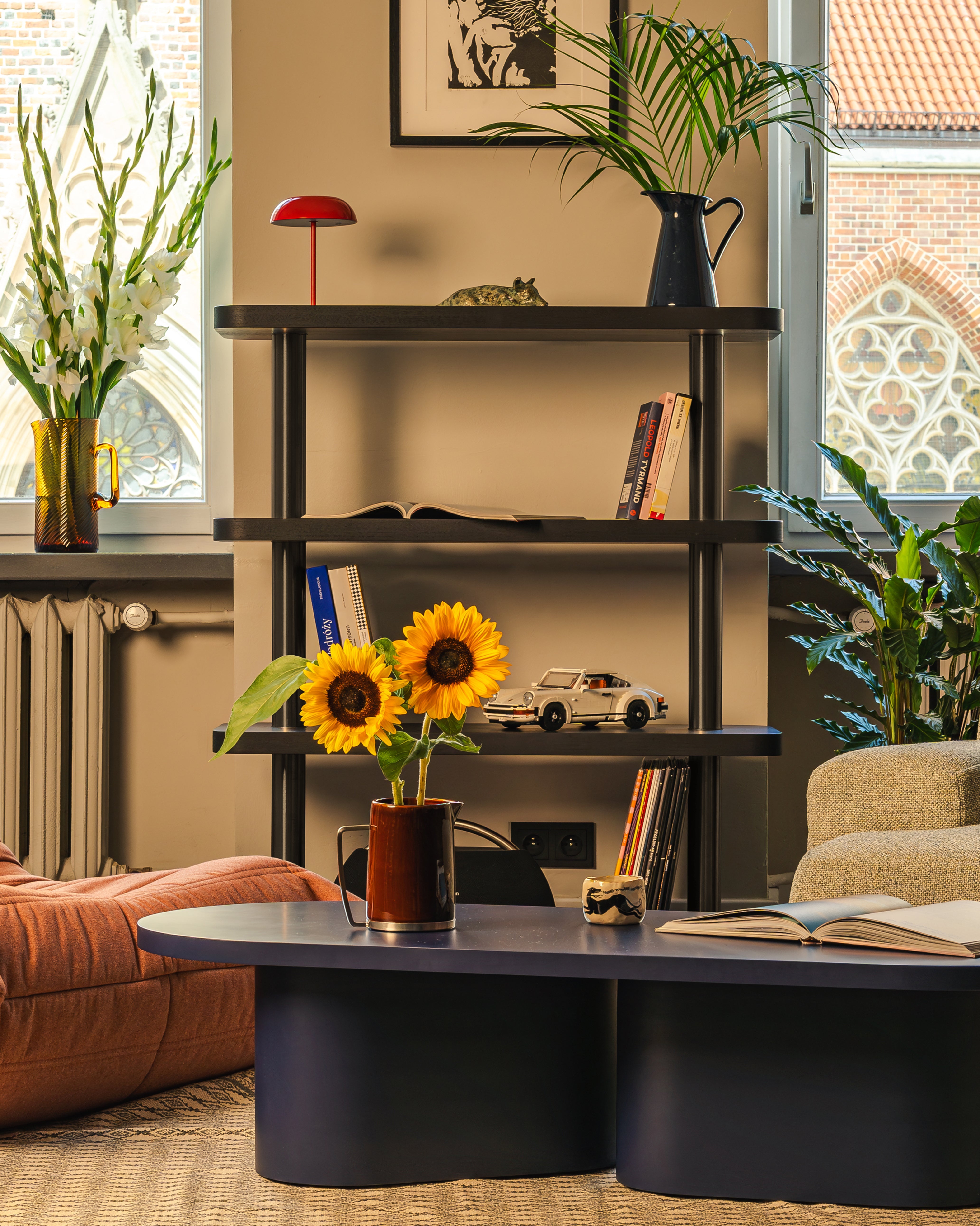 MOD black raven veneer shelf with black elements