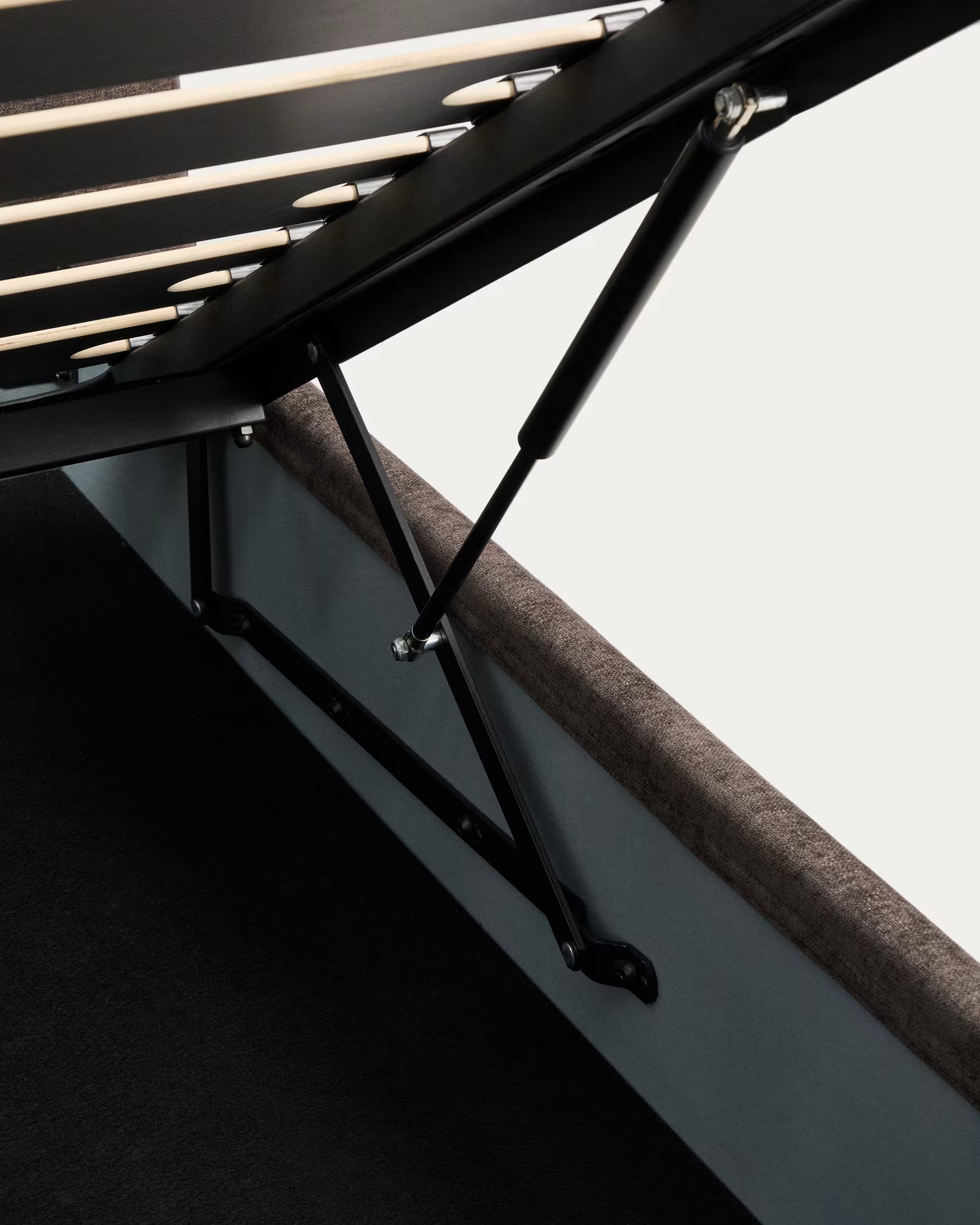 Bed met opbergruimte voor beddengoed DAFRA bruin chenille