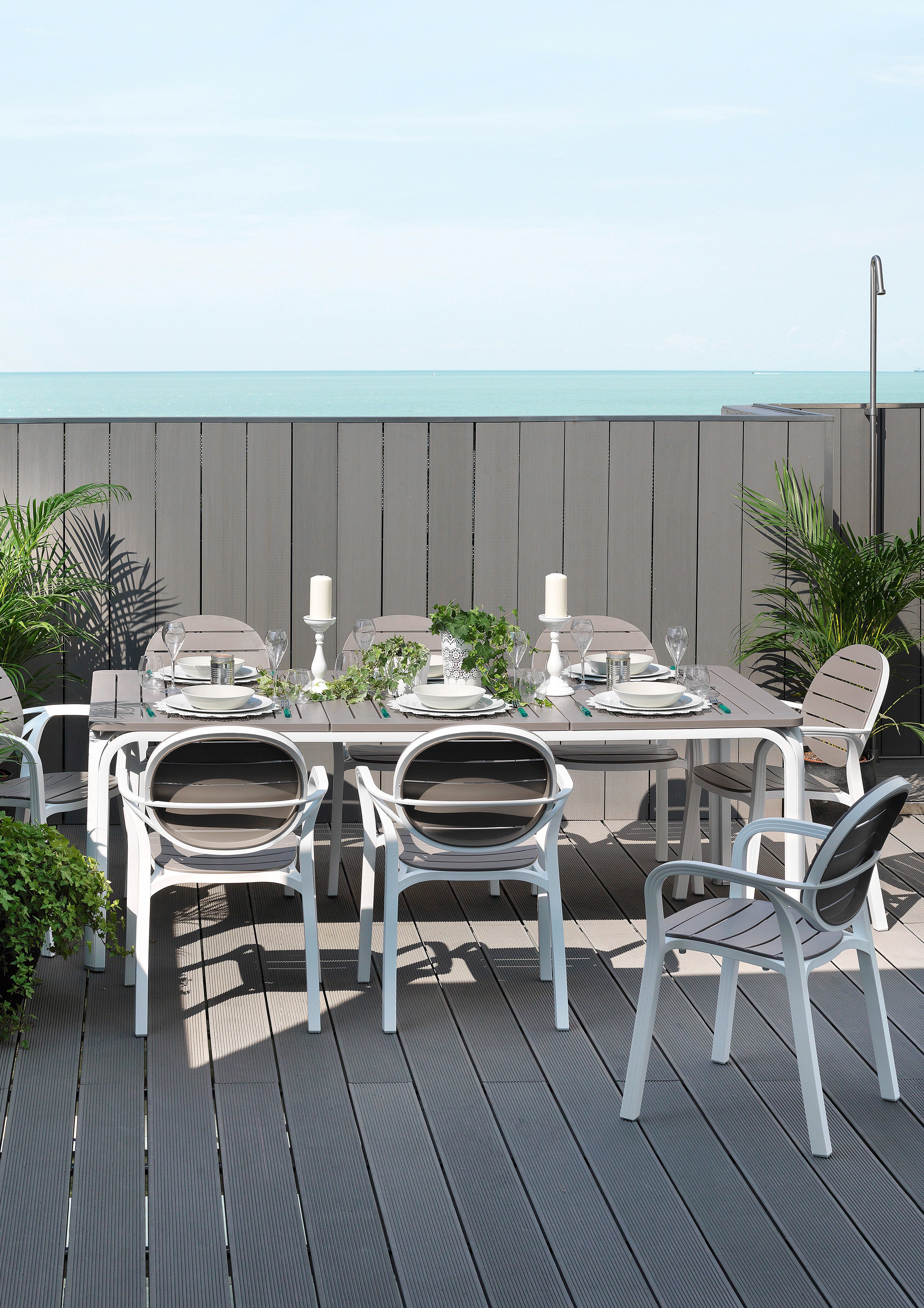 ALLORO taupe extendable outdoor table with white base