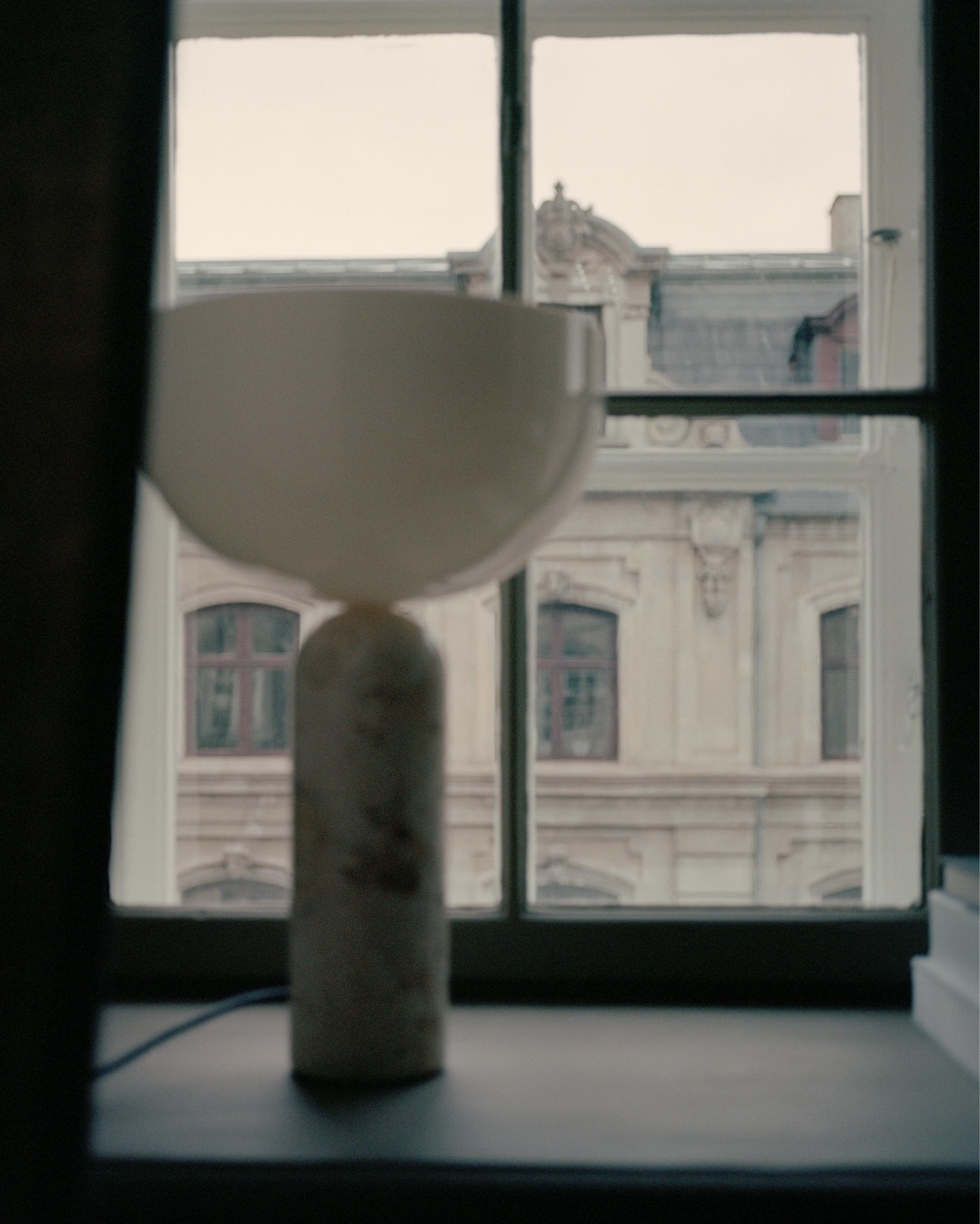 KIZU Tischleuchte Creme Marmor