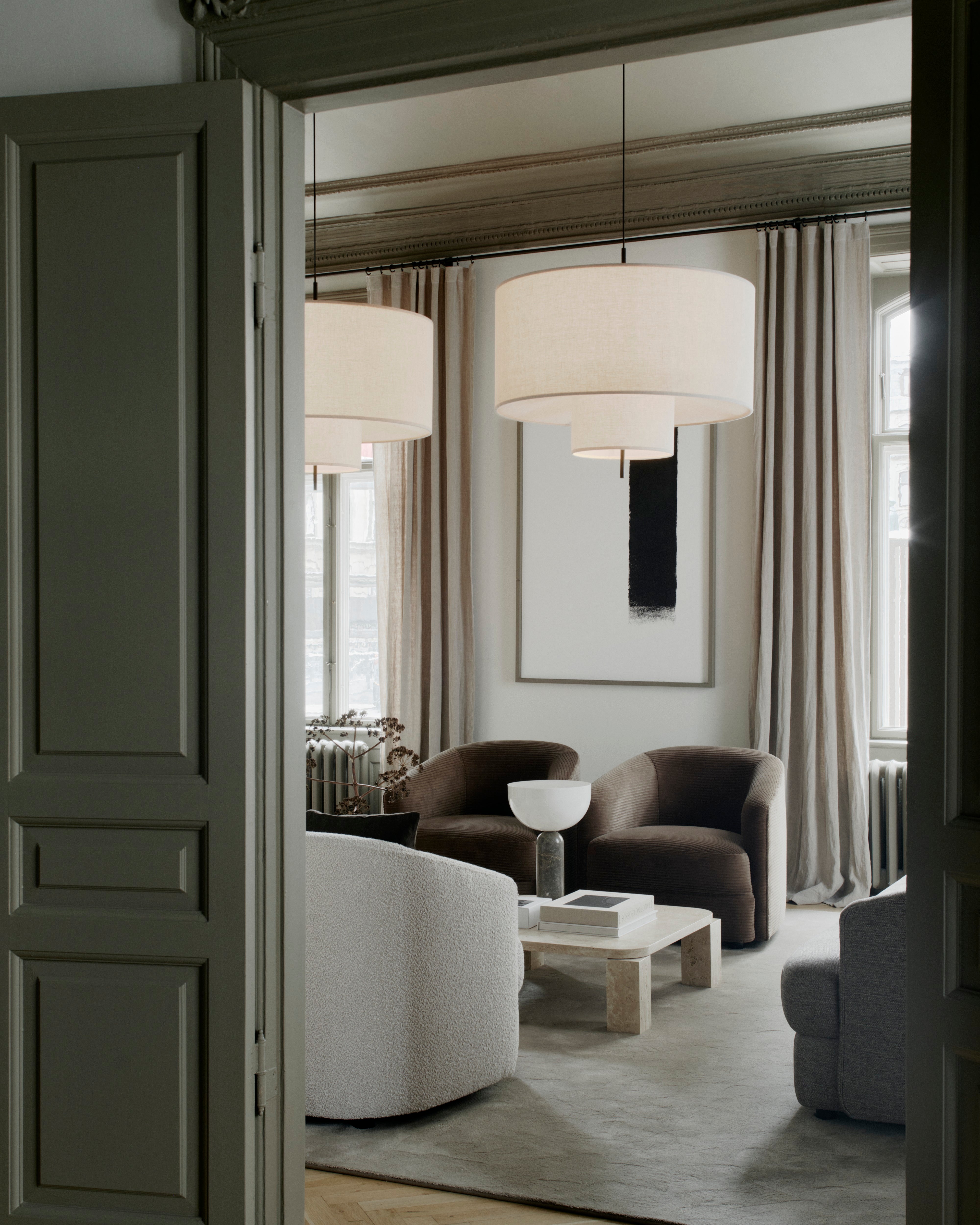 Gepolsterter kugelhafter Sessel