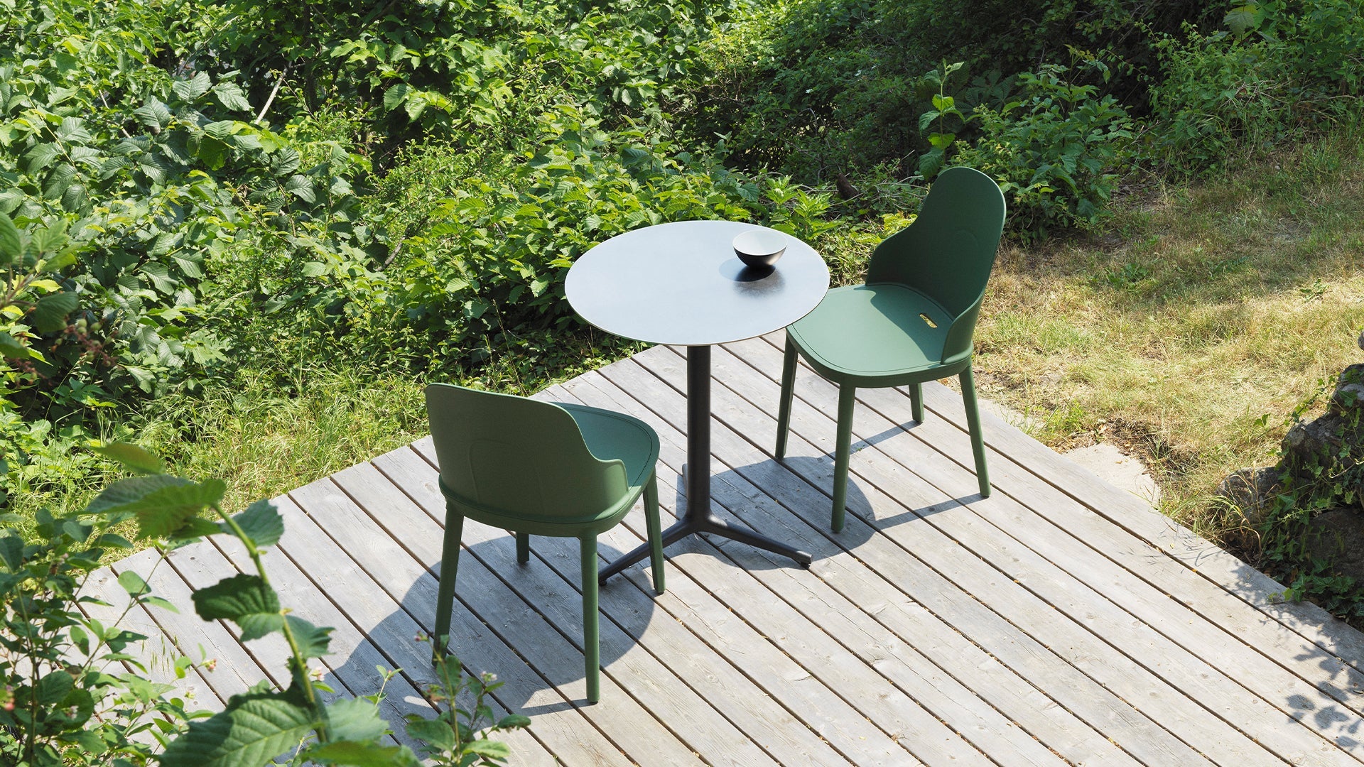 Cafe Table Round Allez Steel Top mit einer schwarzen Basis